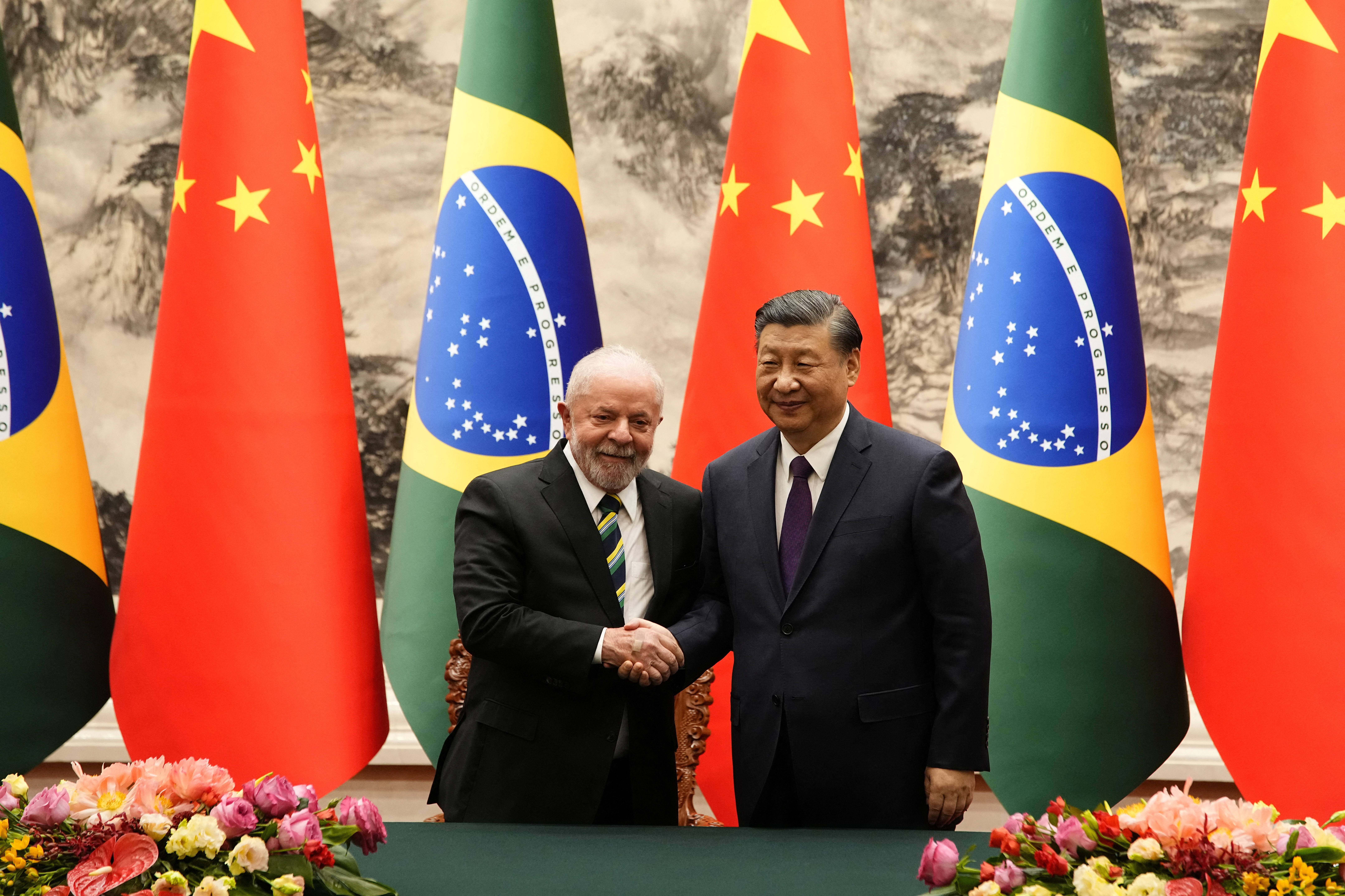 CEBRI-Journal  Hedging Between the U.S. and China: Brazil
