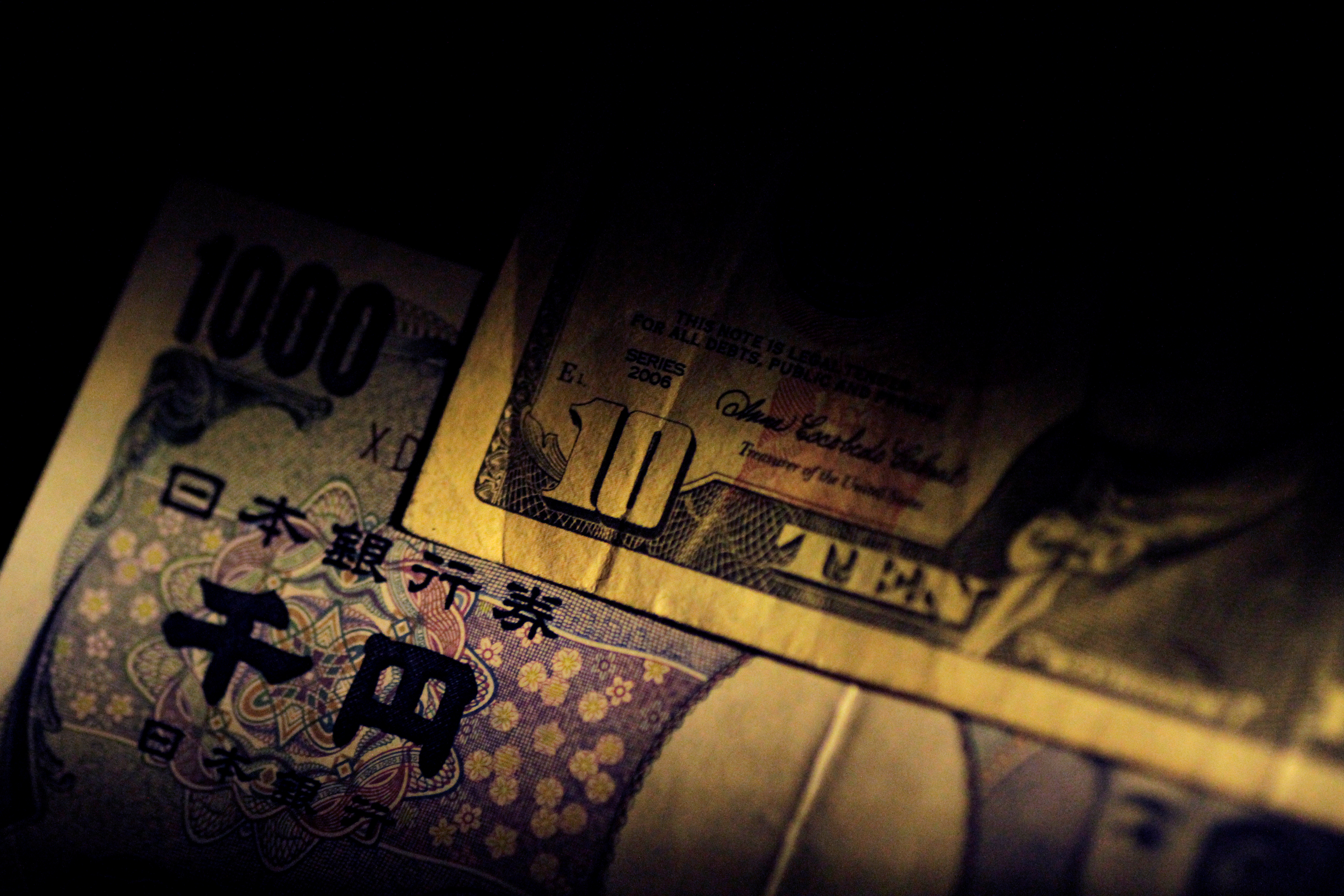 Illustration photo of U.S. Dollar and Japan Yen notes