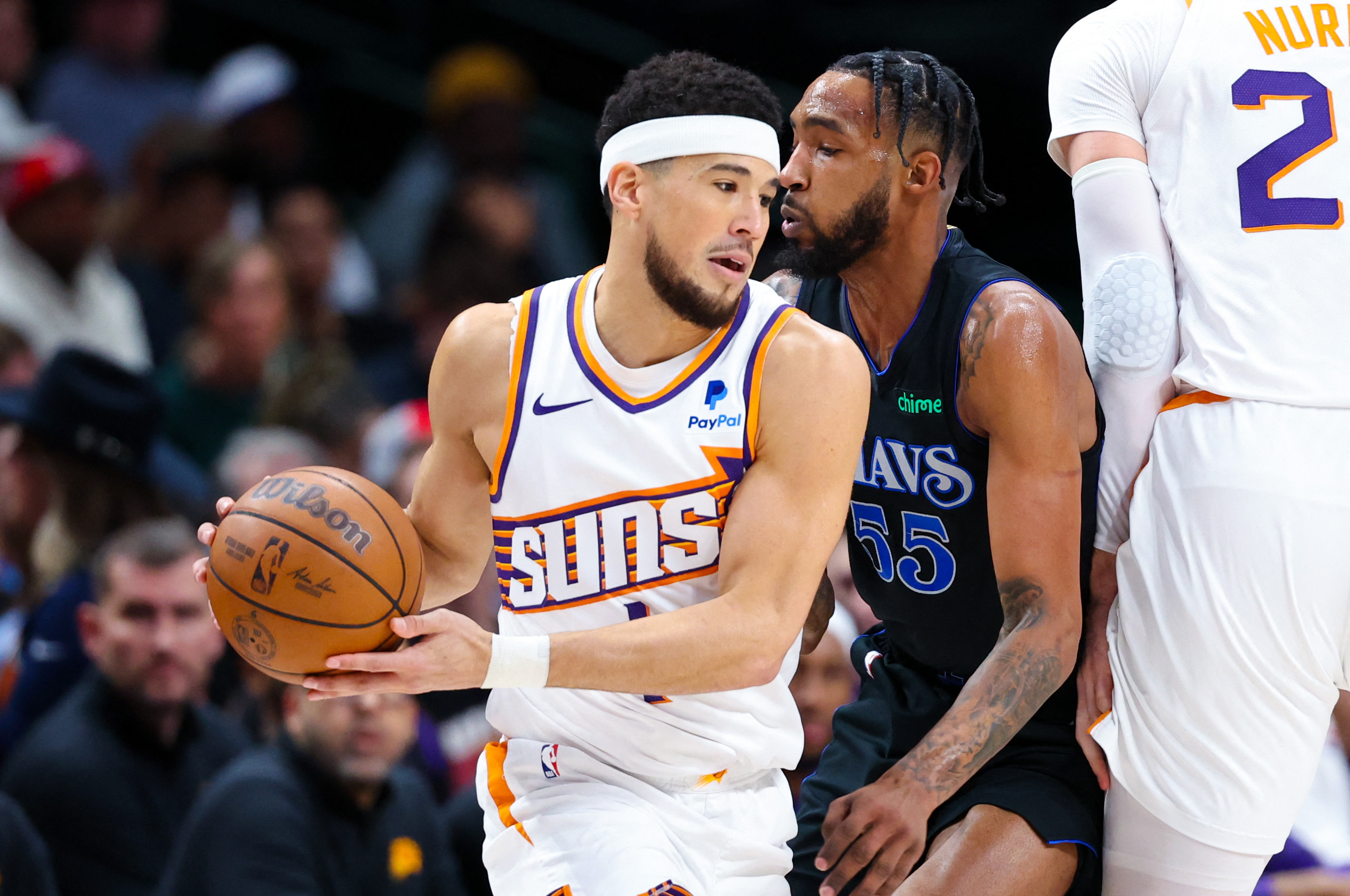 Devin Booker (46), Suns storm past Mavs for 7th straight win | Reuters