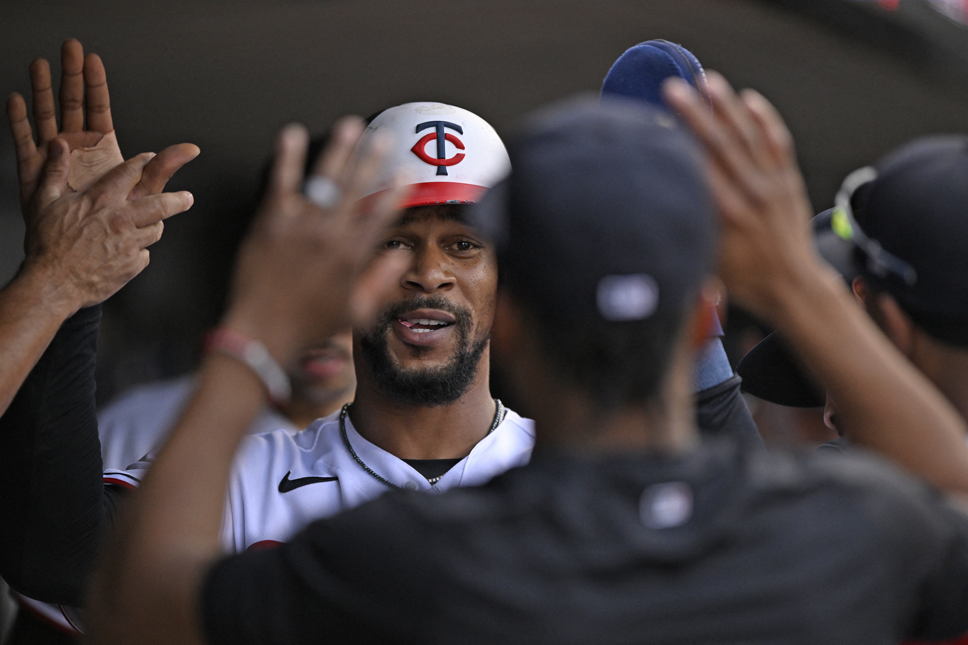 Kyle Farmer, Twins down Red Sox in 10th to snap skid