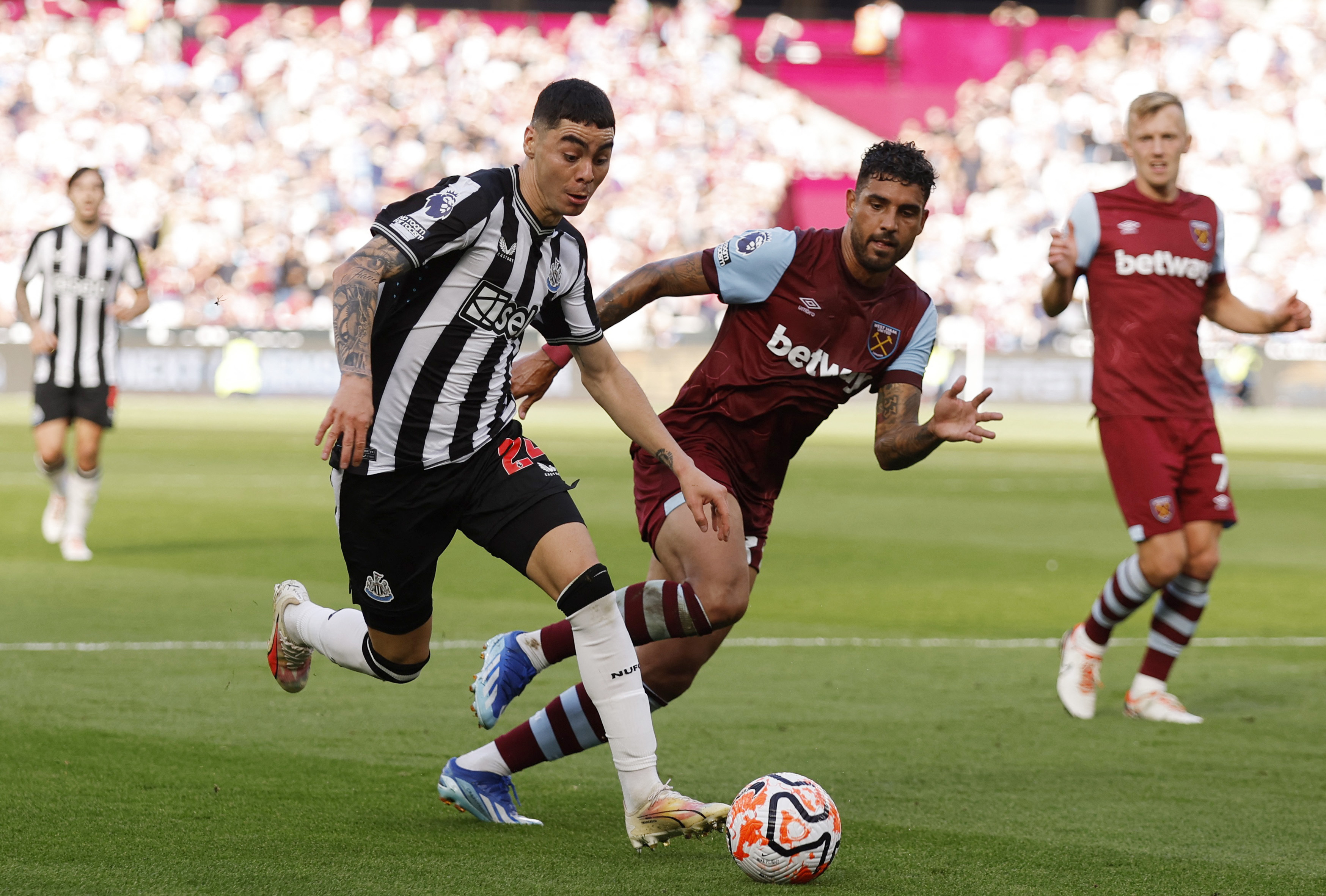 West Ham grab late draw with Newcastle after Isak double | Reuters