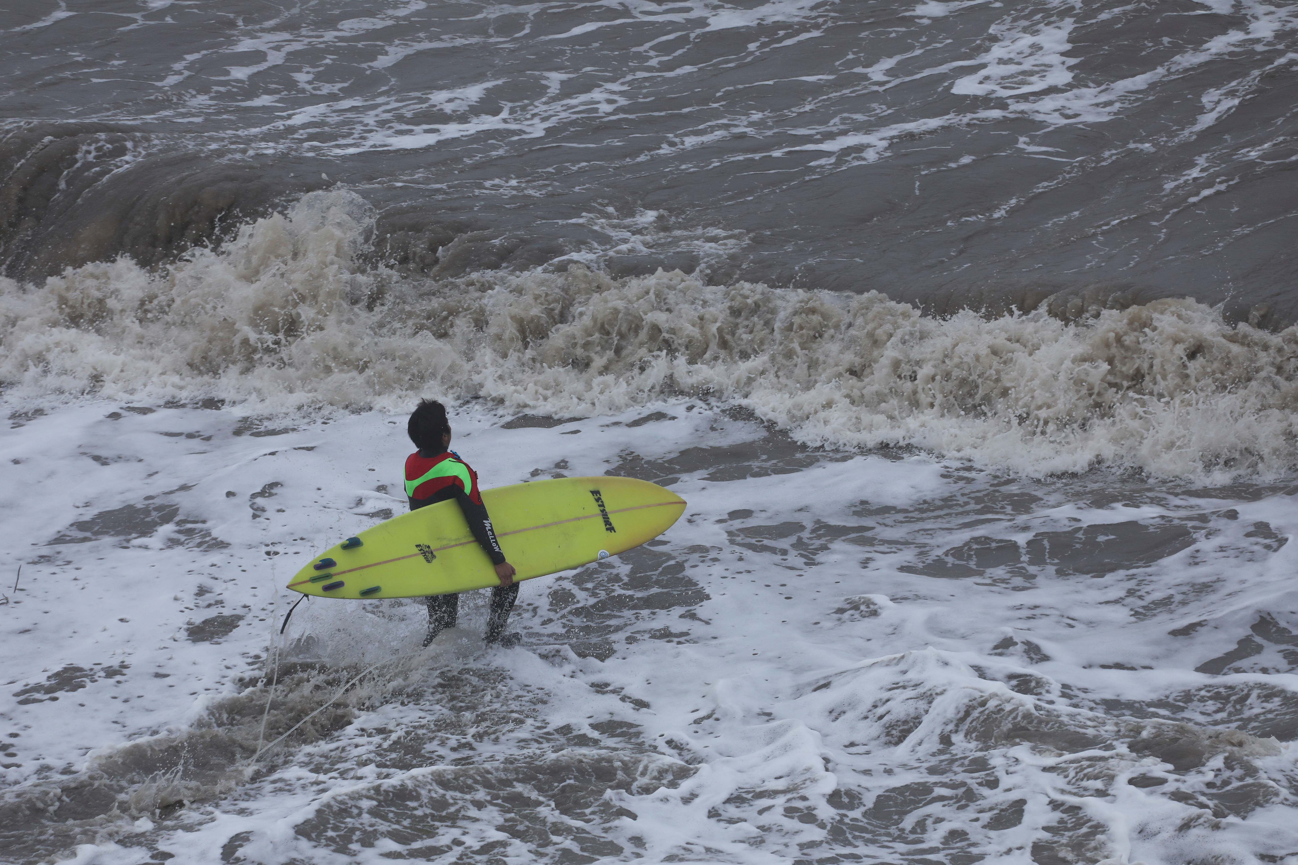 Big waves at California's Mavericks Beach draw surfers, 'super