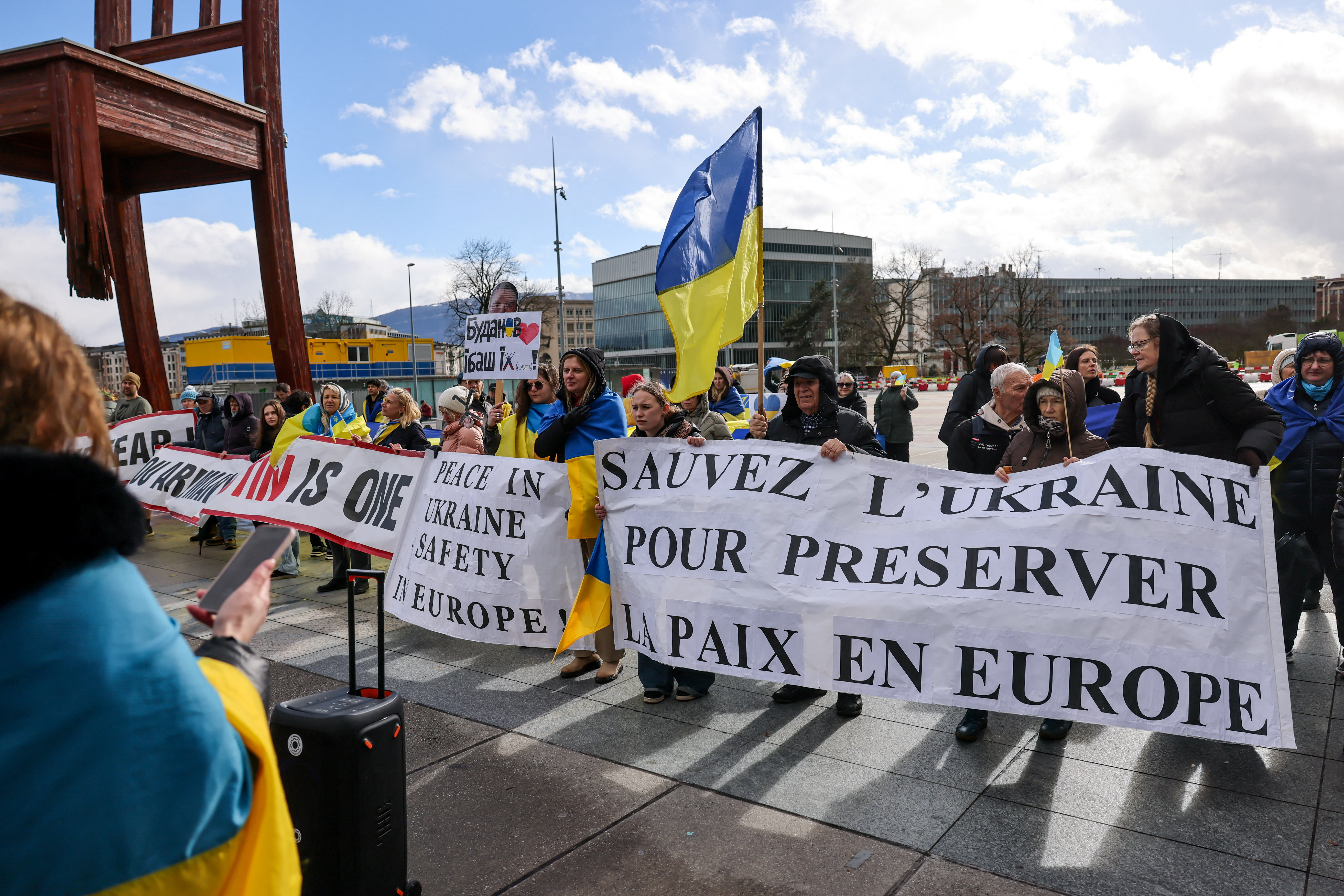 Ukraine, Russia hold peace talks in Geneva as Trump puts pressure on Kyiv |  Reuters