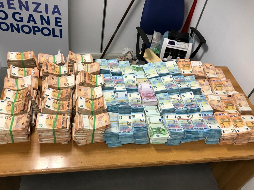 Insight: Italian drugs cartels conceal payments via Chinese shadow ...