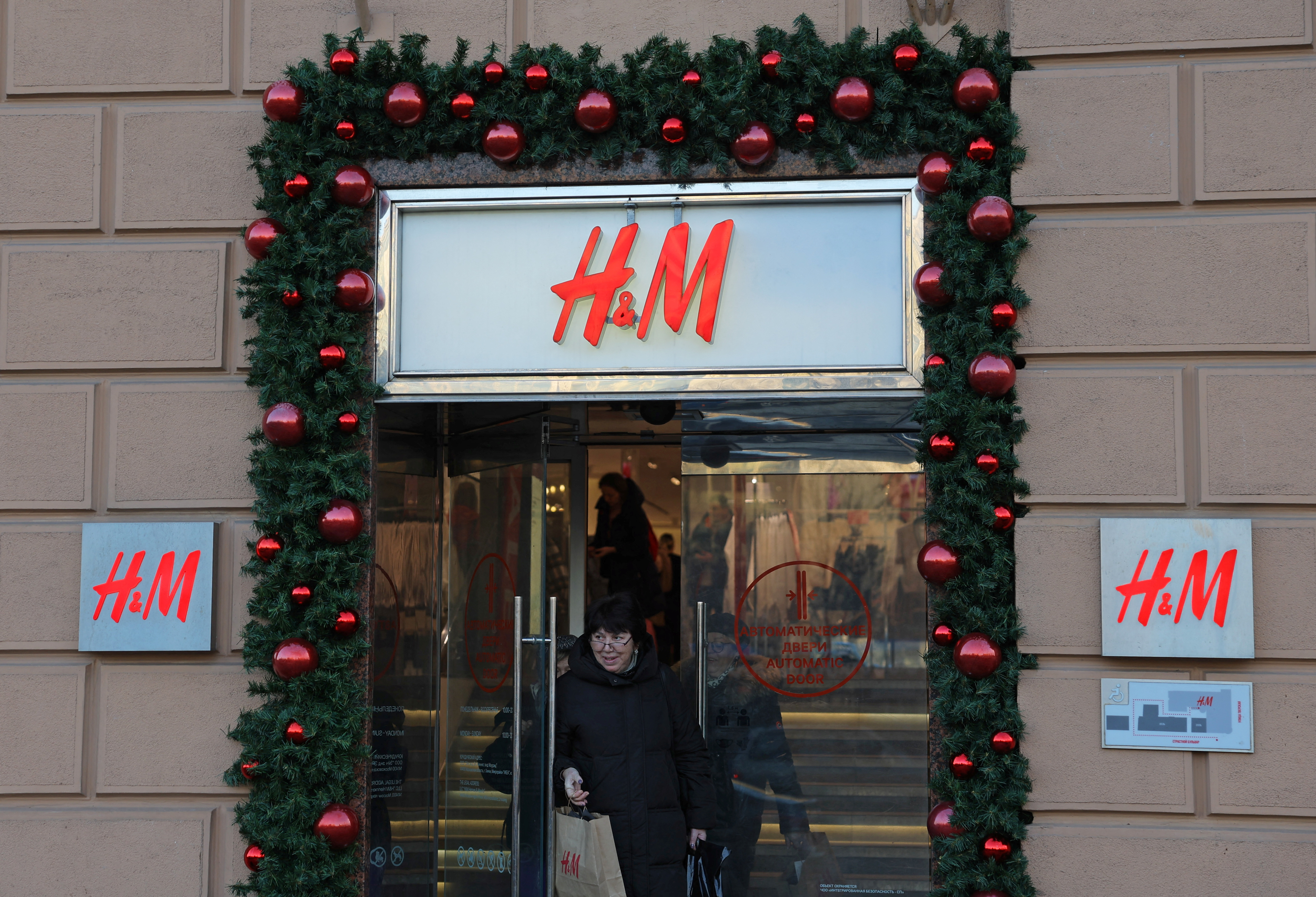 H&M closing shops as buyers go online