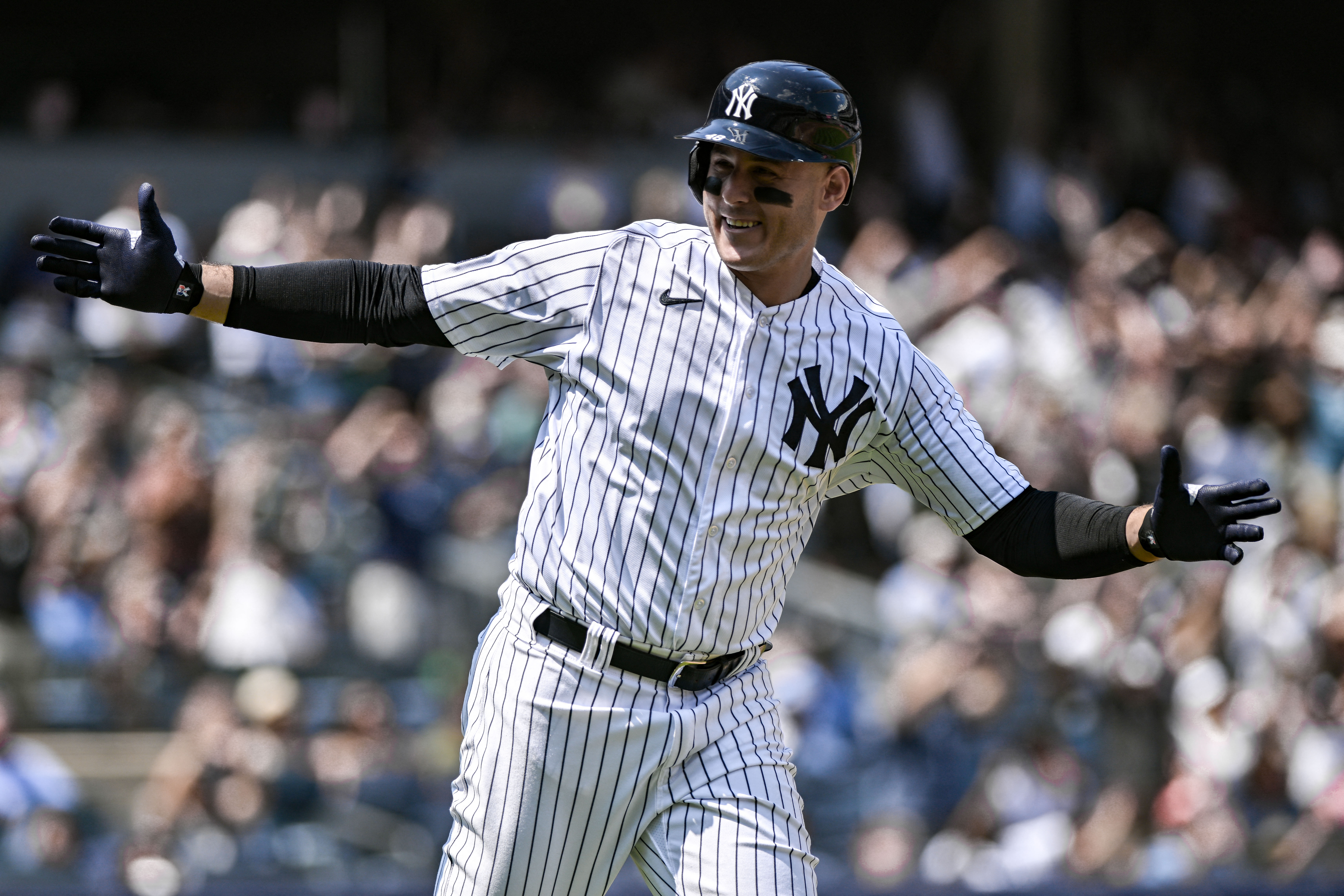 Yankees' Andrew Velazquez hits first career MLB home run as New York  notches season-high ninth straight win 