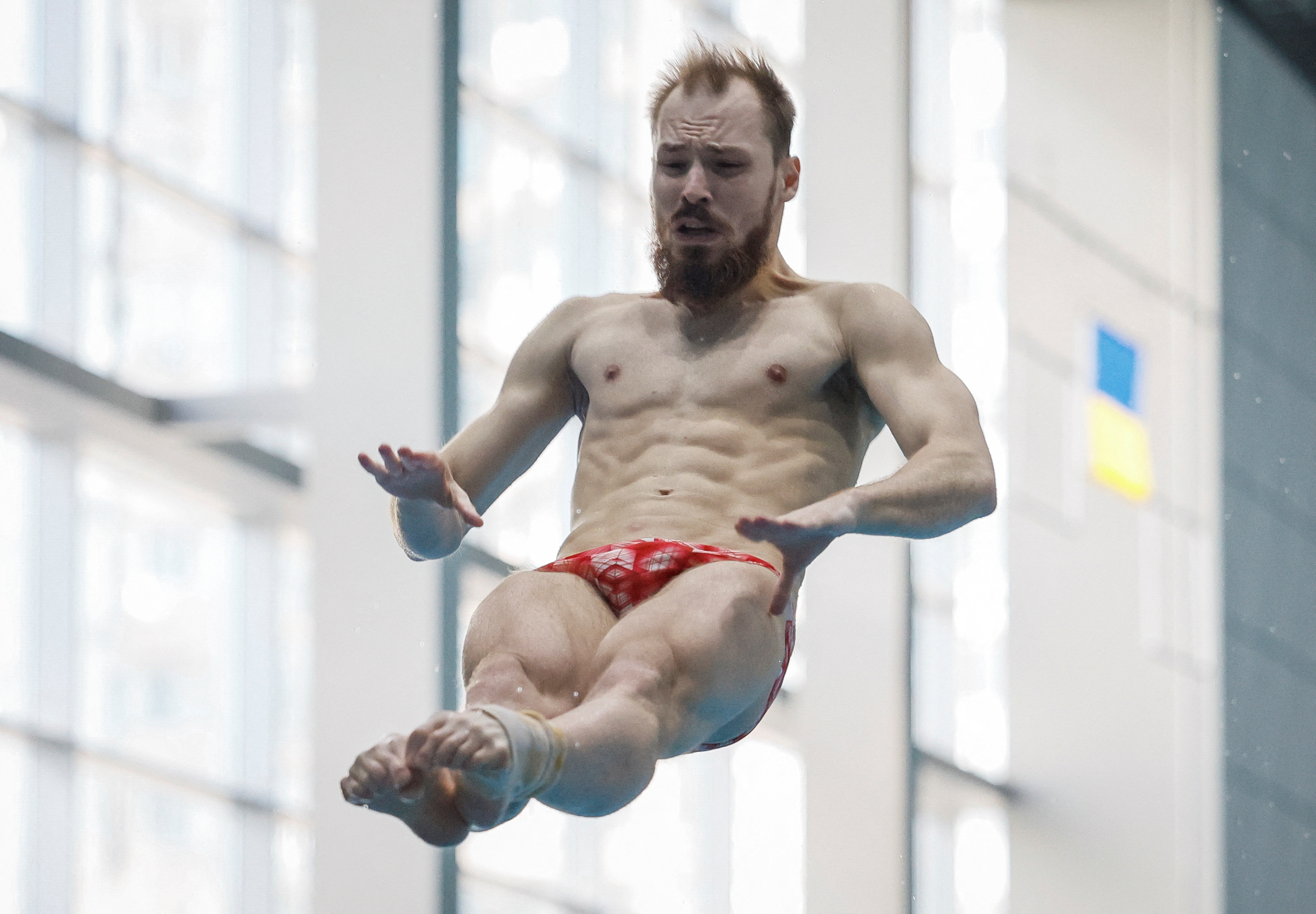 Чемпион Европы по прыжкам в воду из Мариуполя Станислав Оливерчик посещает тренировочный курс в Киеве