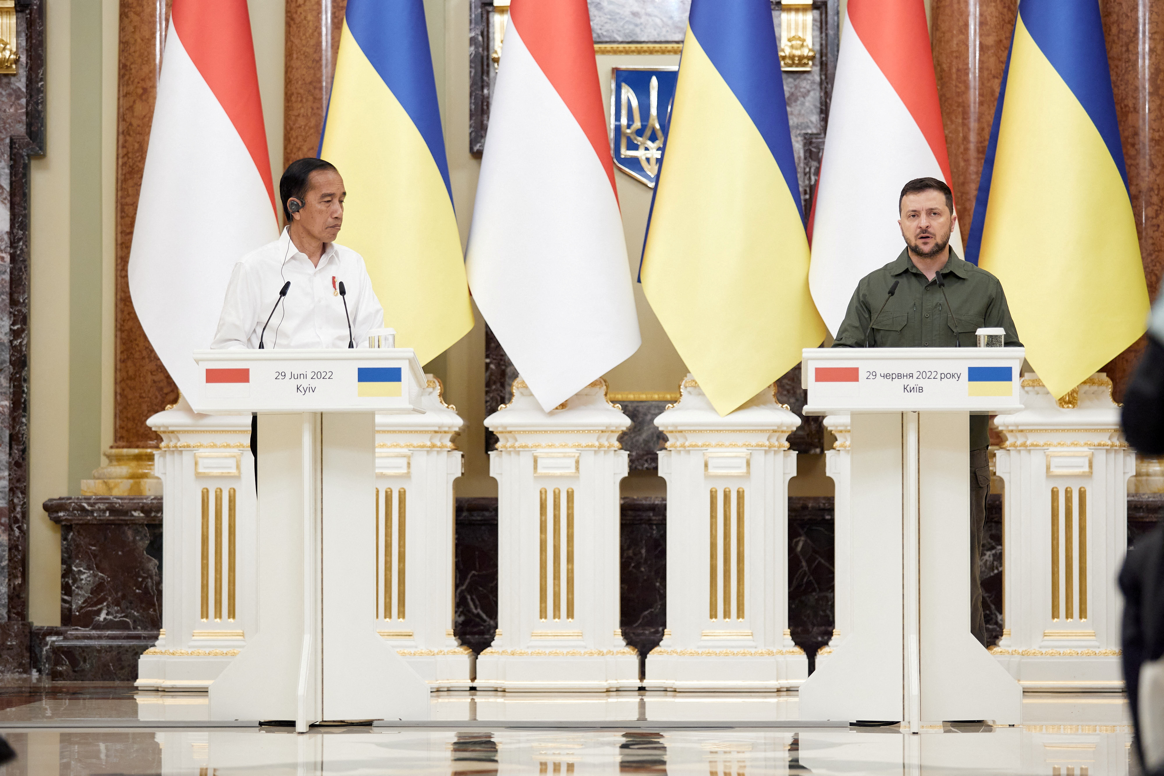 Indonesian President Joko Widodo and Ukraine's President Zelenskiy attend a joint news briefing in Kyiv