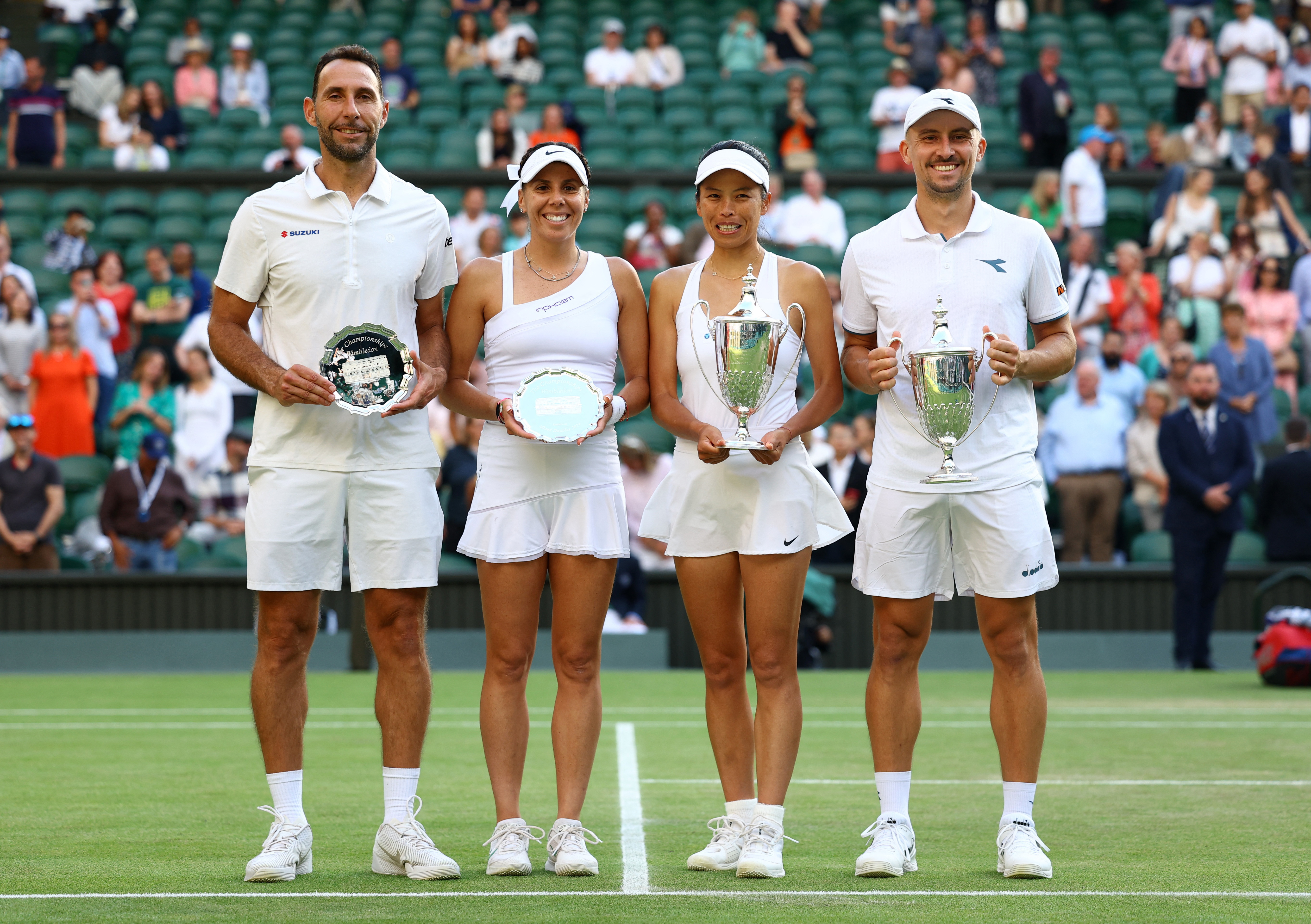 ウィンブルドン　ボタン　THE CHAMPIONSHIPS WIMBLEDON Wimbledon 2025: How to watch the opening rounds of London's