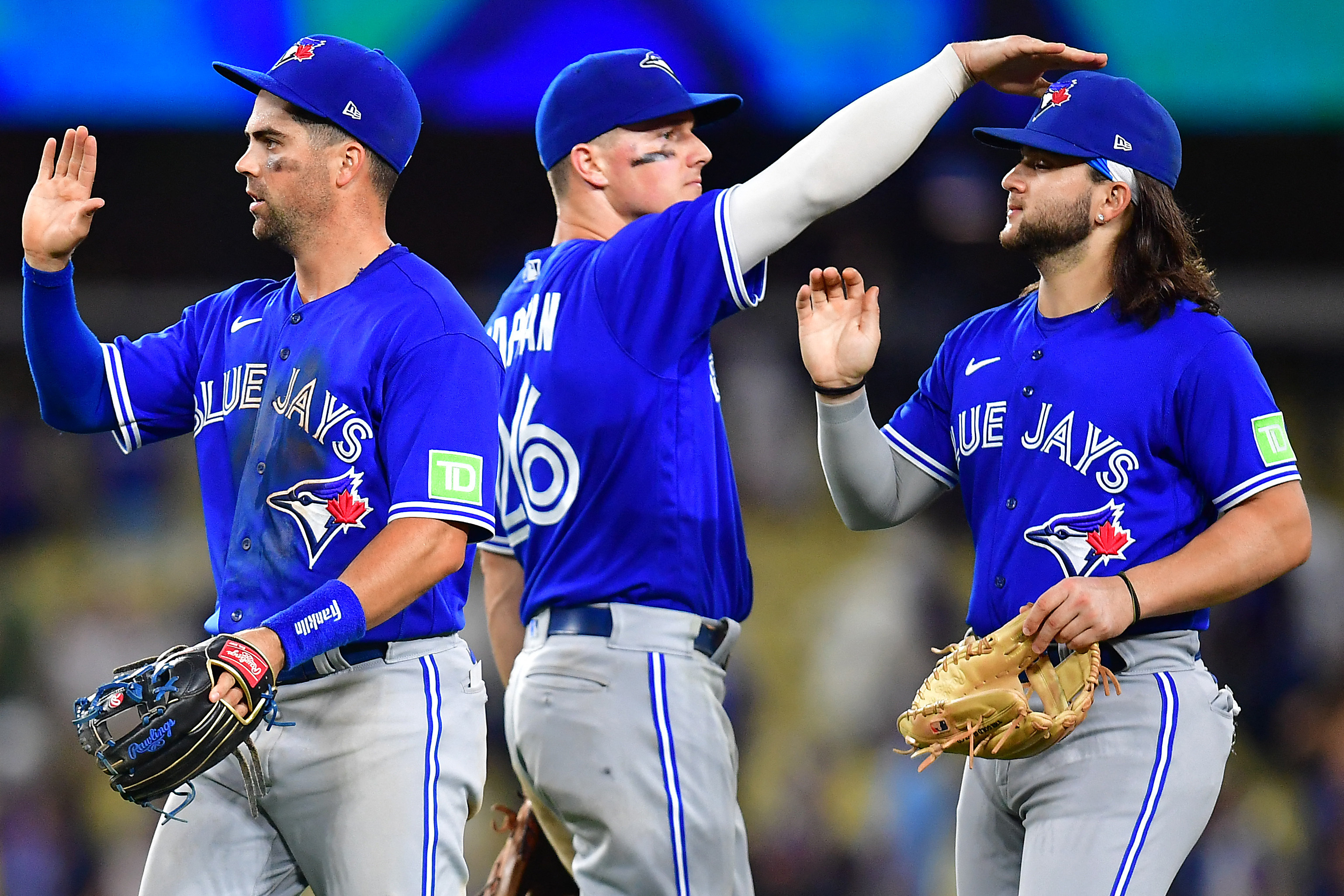 Blue Jays score 3 in 11th to get past Dodgers