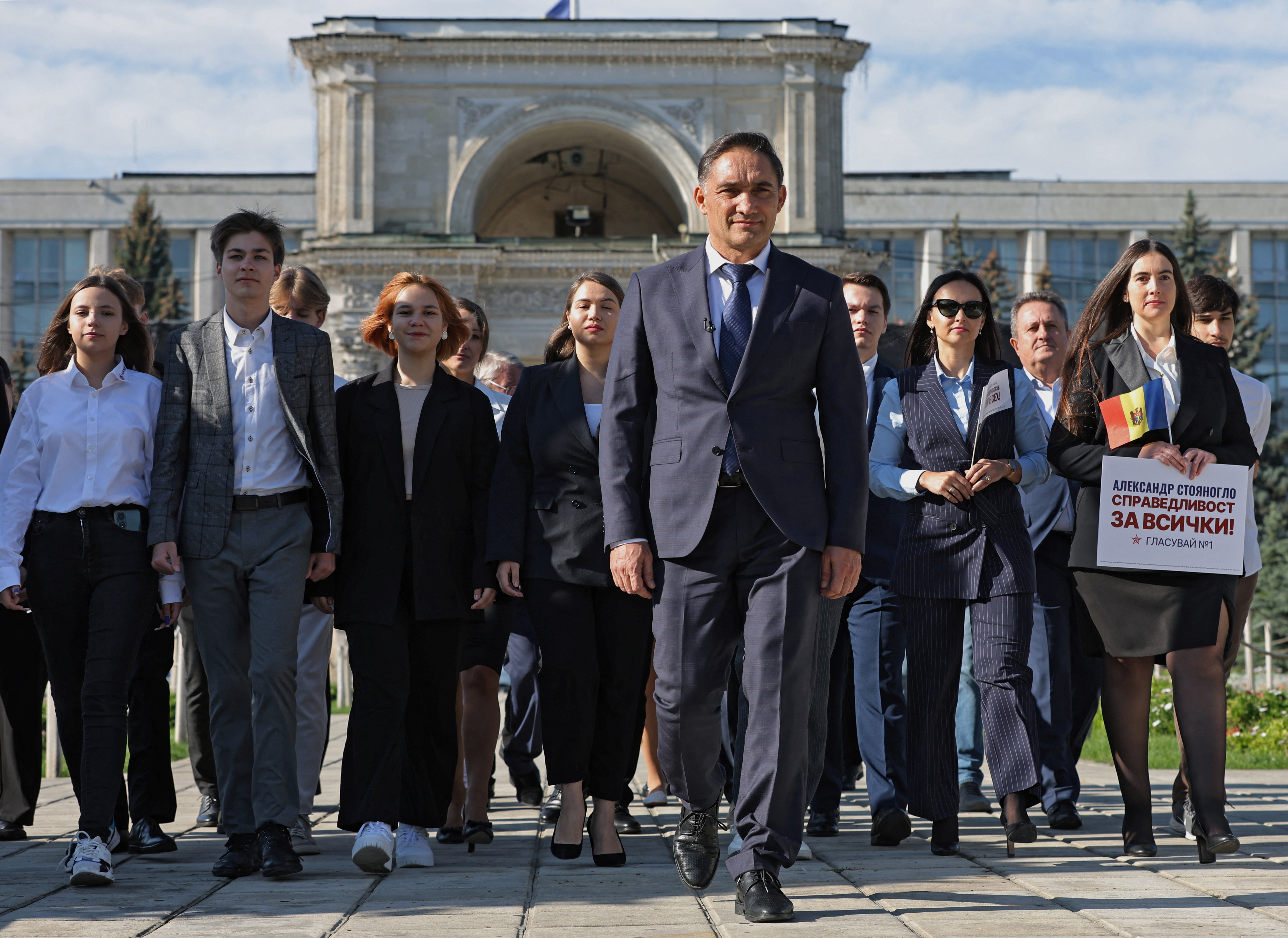 Former prosecutor Alexandr Stoianoglo launches election campaign in Chisinau