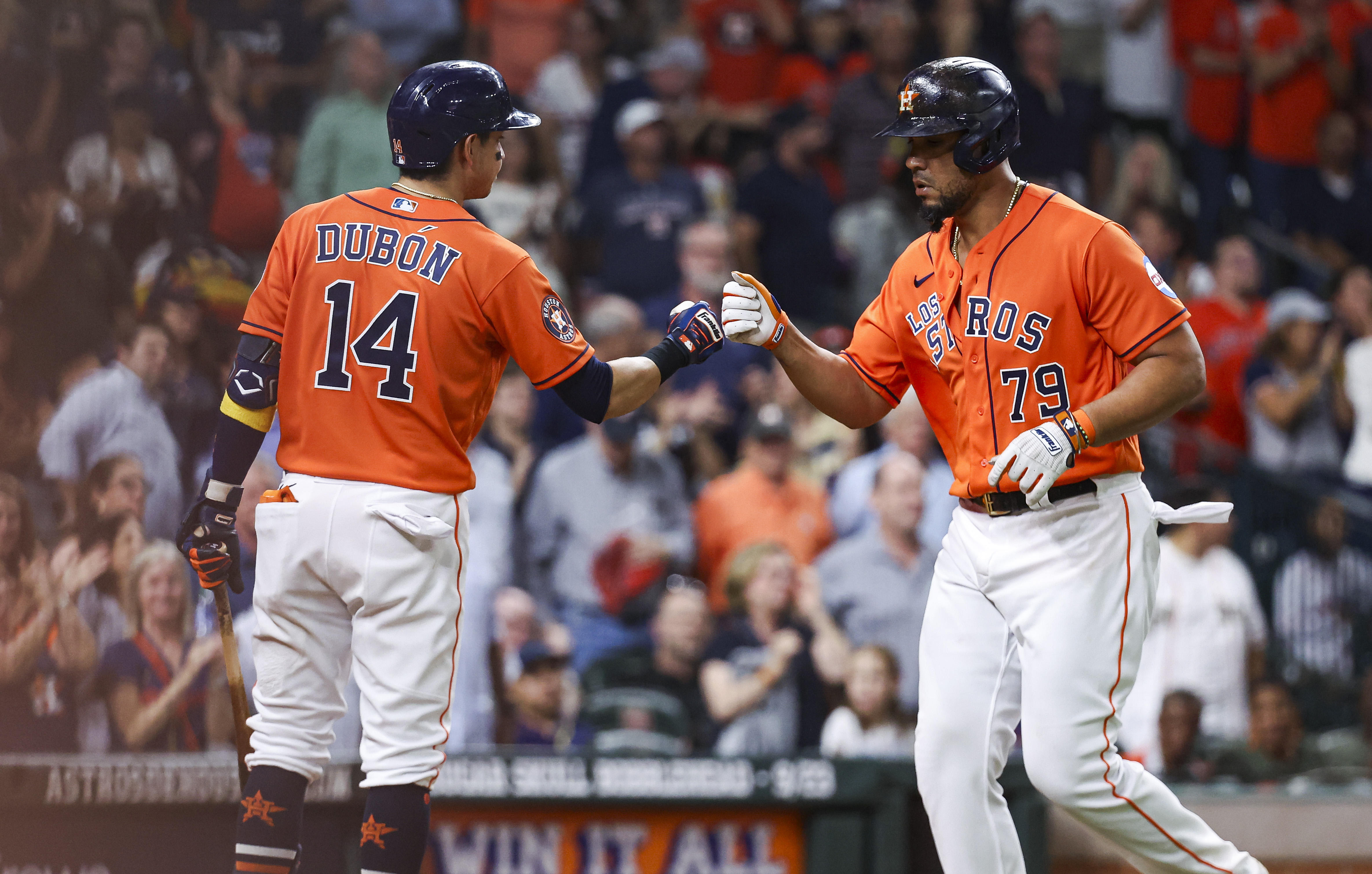 Astros rally for 12-11 win to take series over AL West-leading