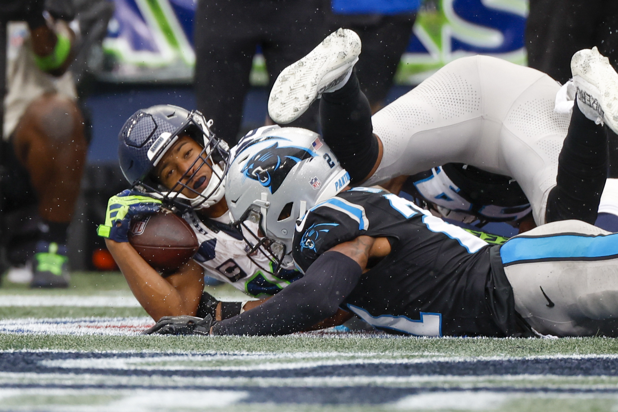 Kenneth Walker III powers Seahawks past Panthers, Fieldlevel