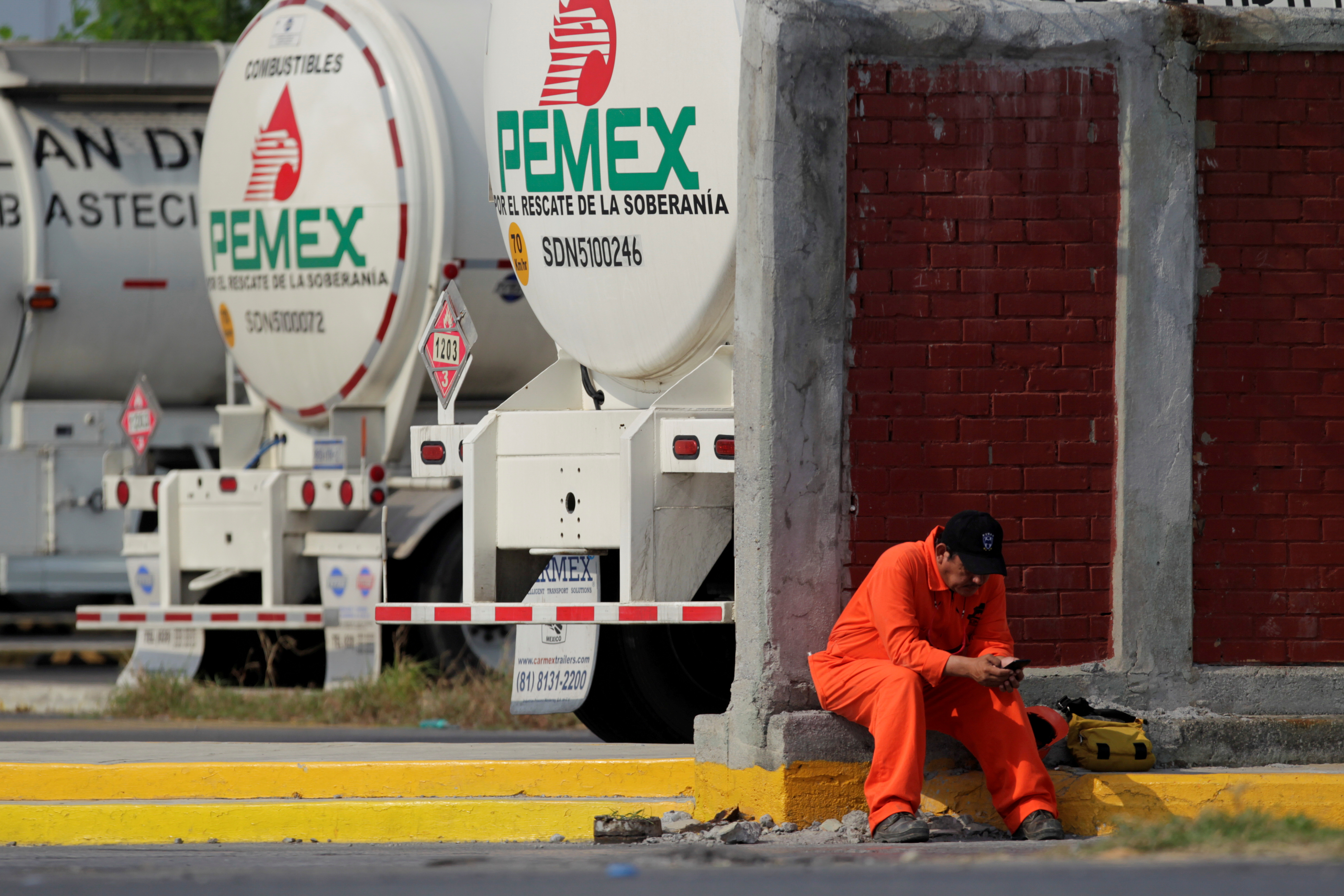 A worker of the Mexican state oil firm PEMEX is pictured during a protest in Cadereyta