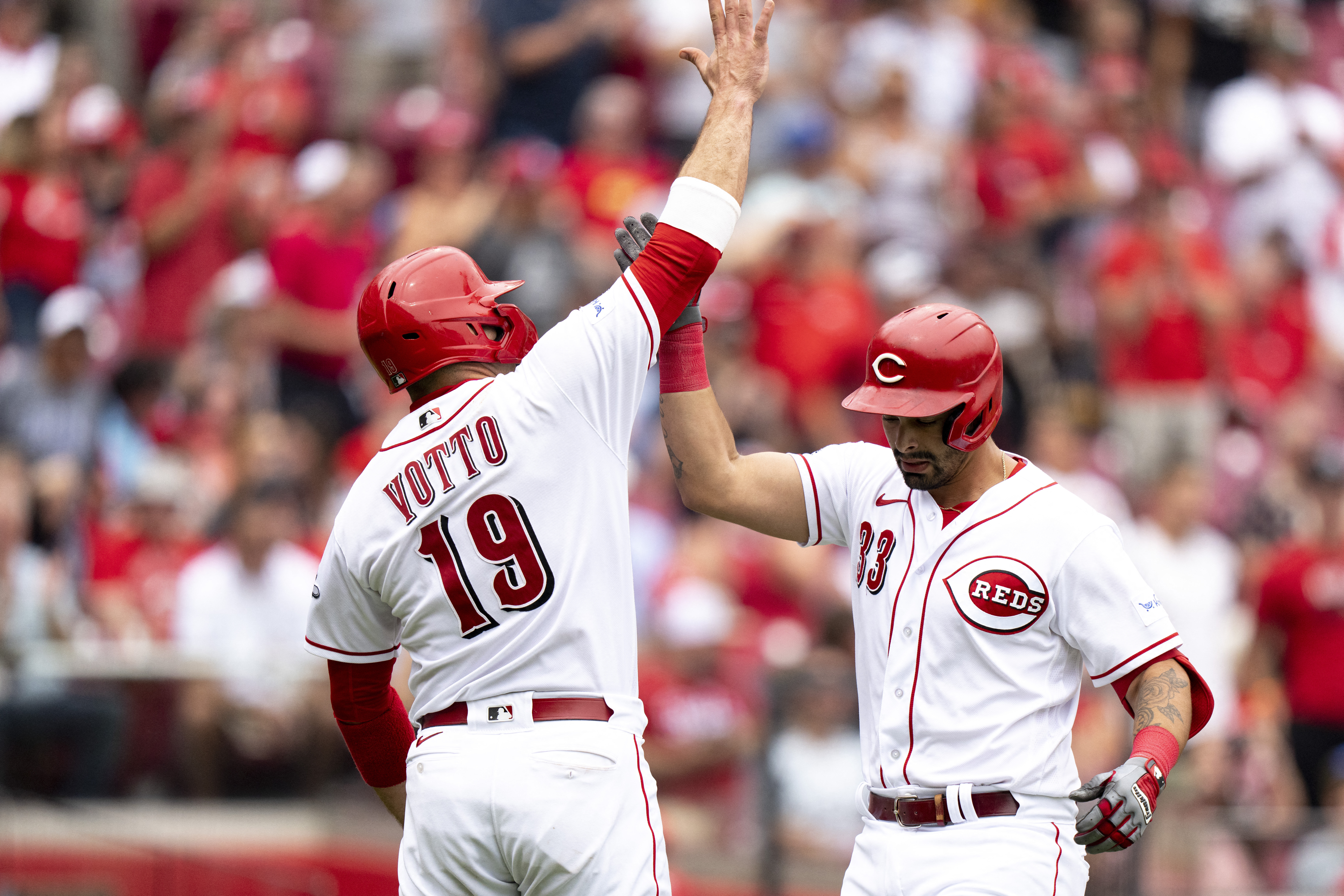 Bell, De La Cruz's HRs help Marlins rally past Reds 5-4