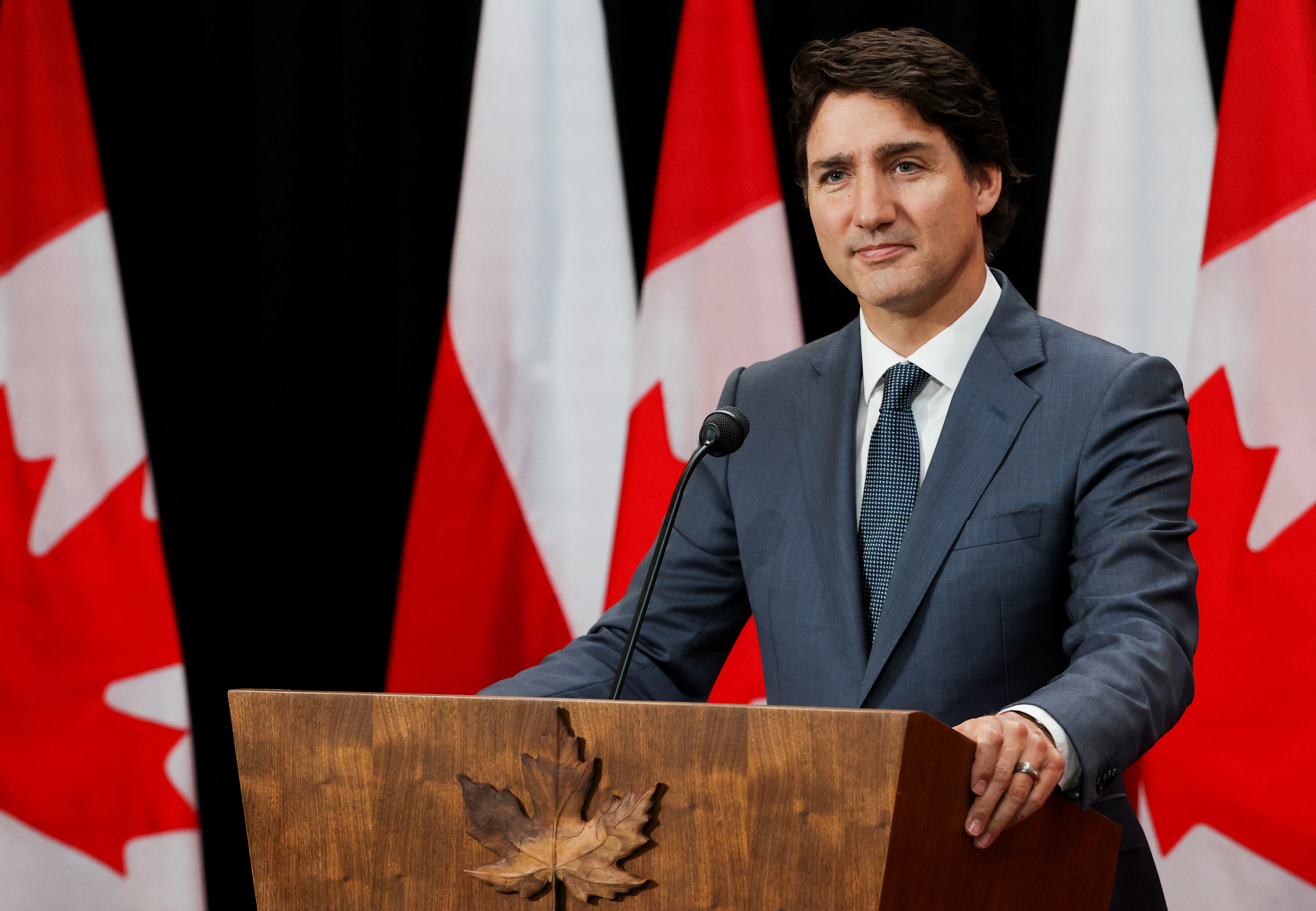 【美品・定価221,000円】ウォントレスエッセンシャルデラヴィTrudeau Trudeau announces military aid, addresses Ukraine parliament | Reuters