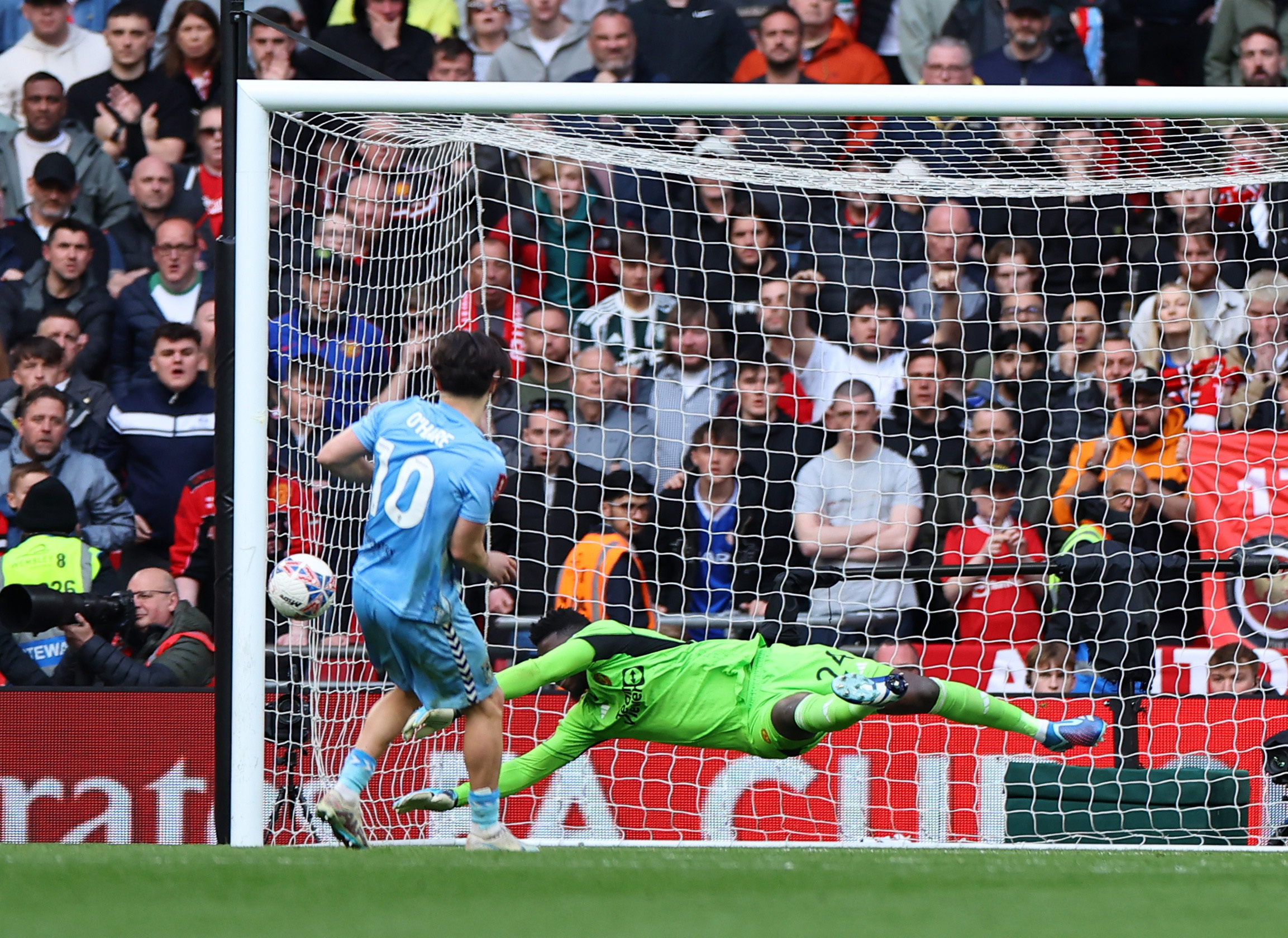 FA Cup - Semi Final - Coventry City v Manchester United