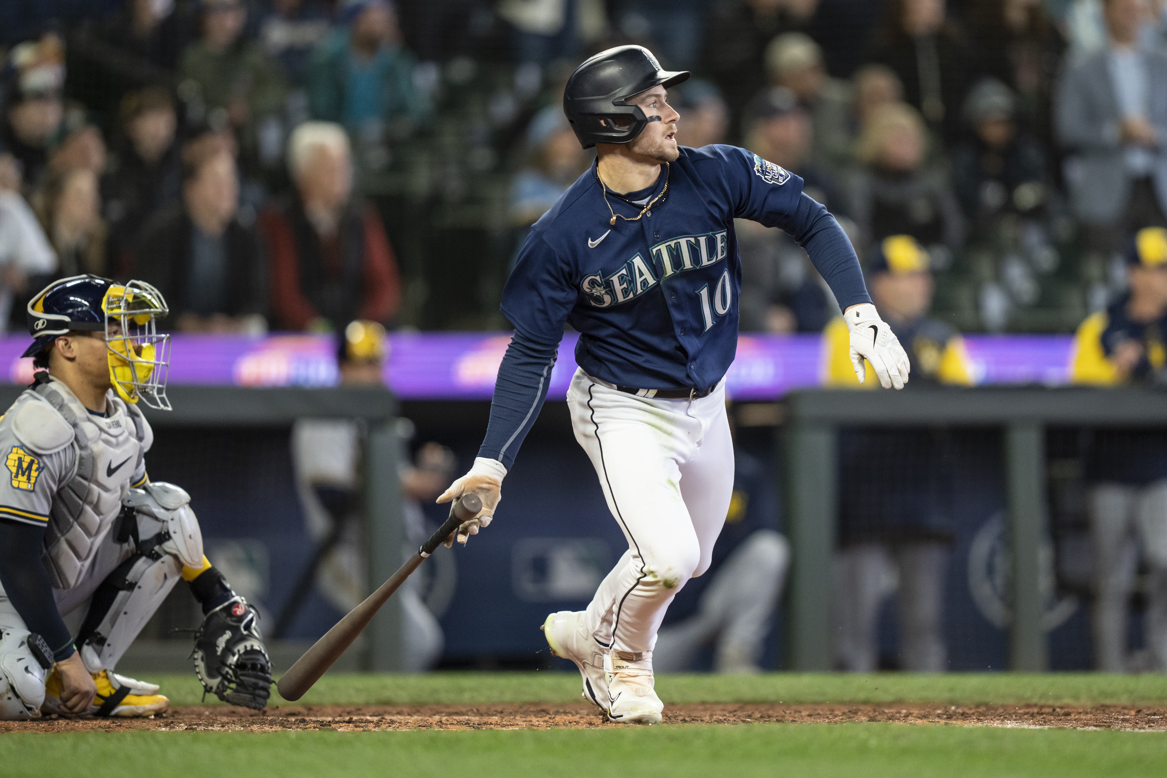 Cal Raleigh propels Mariners' rally to beat Rangers