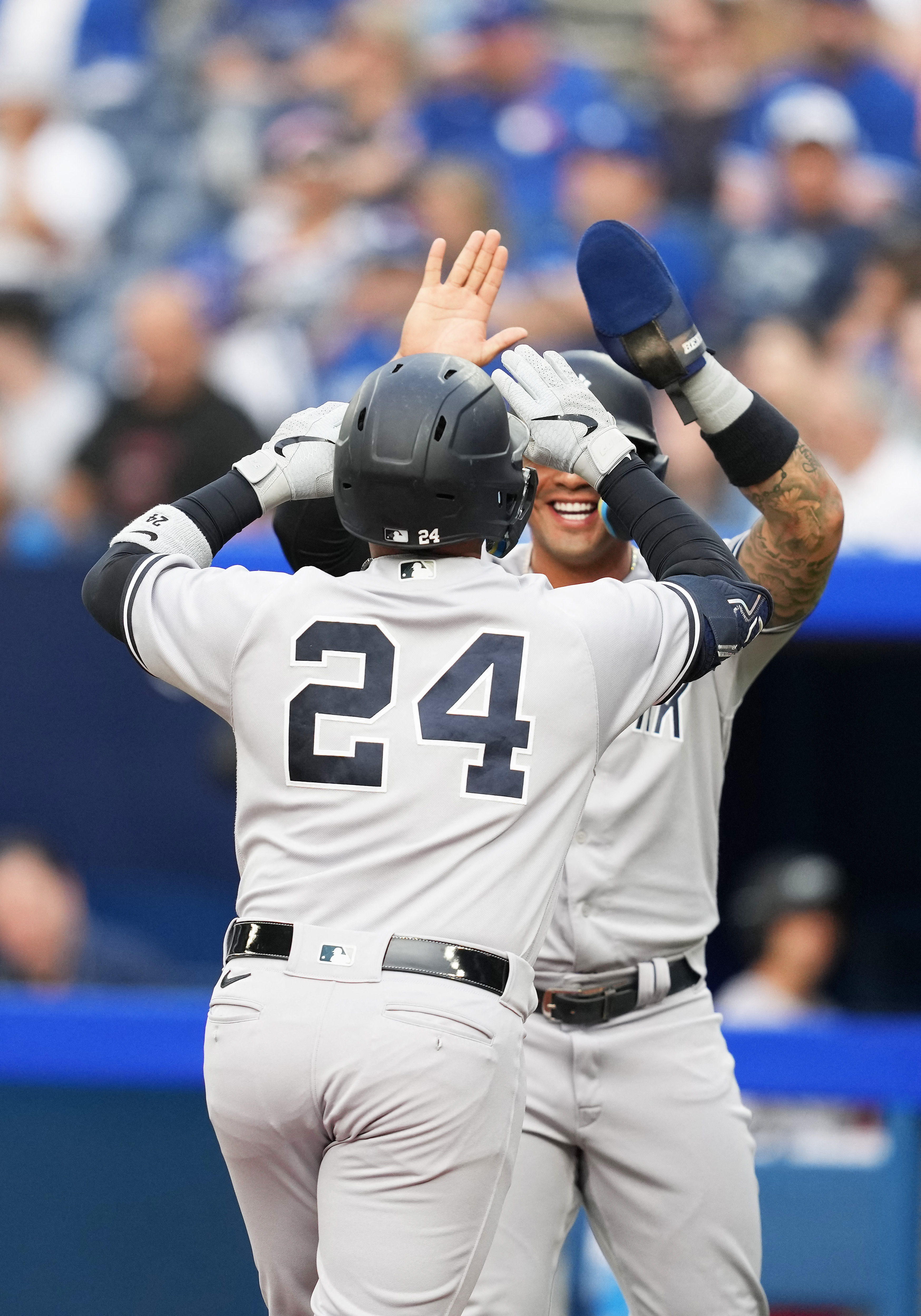 Aaron Judge's two homers carry Yankees past Jays