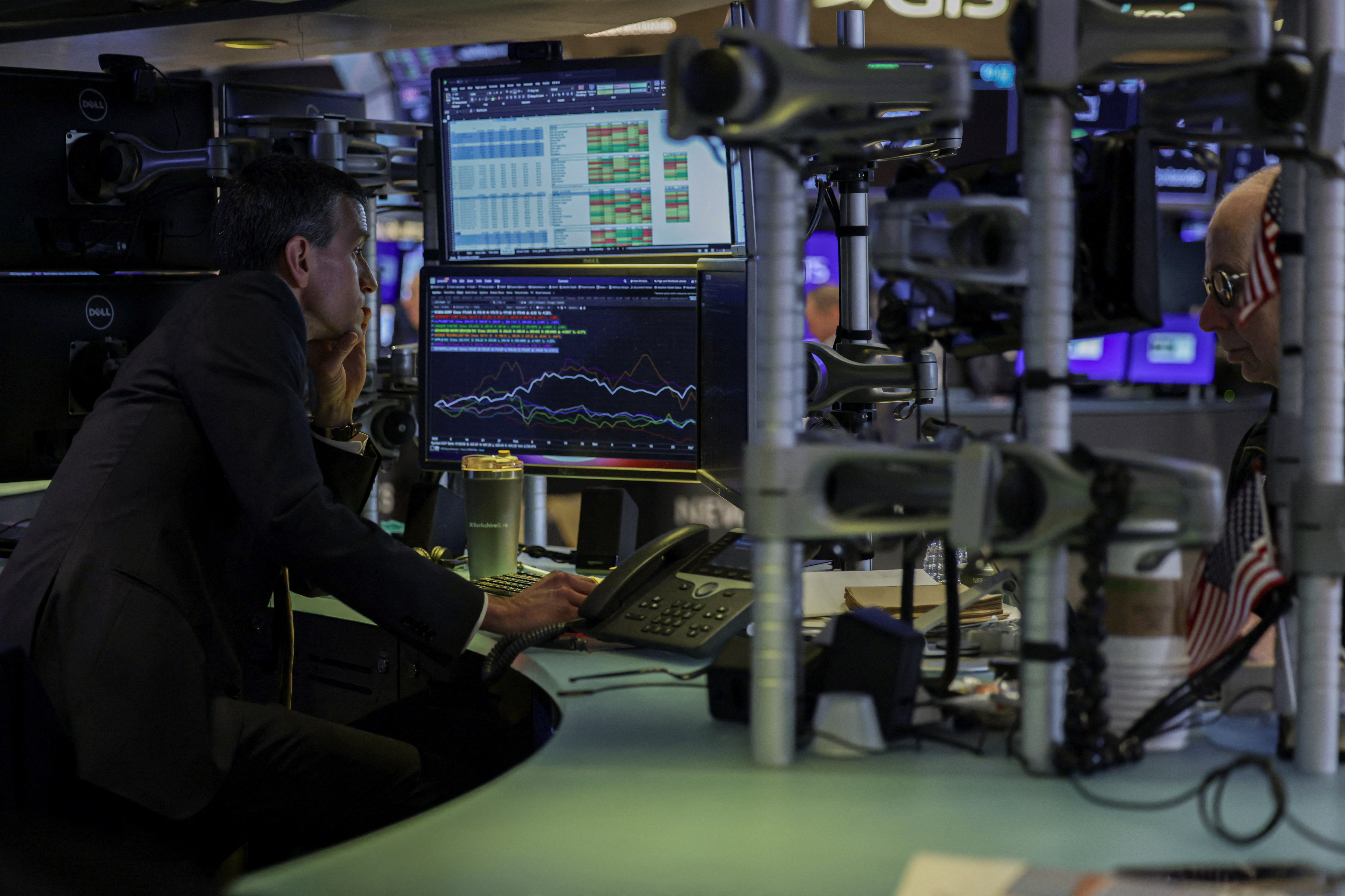 Wall Street and Asian Markets Tick Up as Investors Look to Ceasefire News