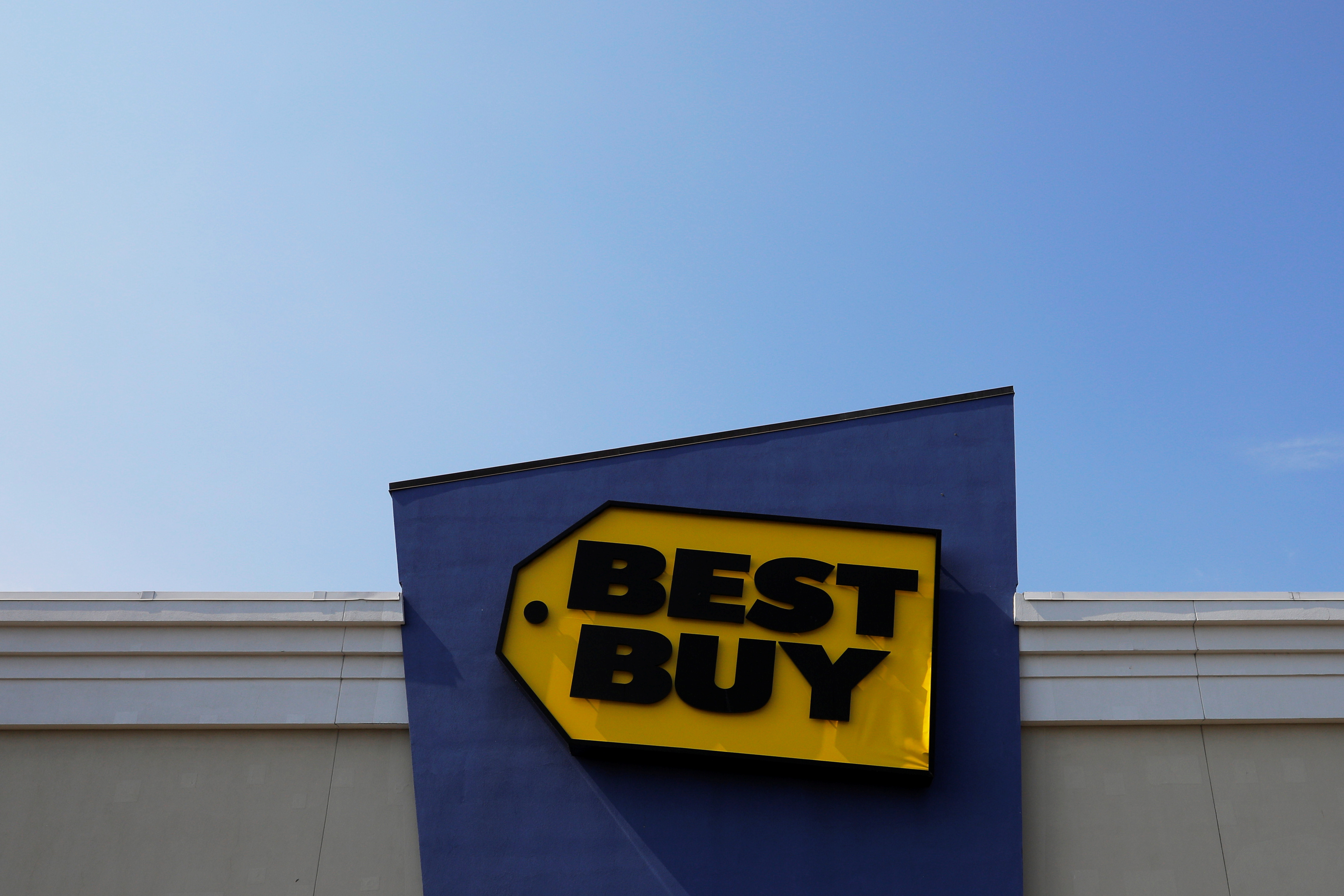 A sign marks a Best Buy store in Boston, Massachusetts, U.S., May 26, 2021.    REUTERS/Brian Snyder