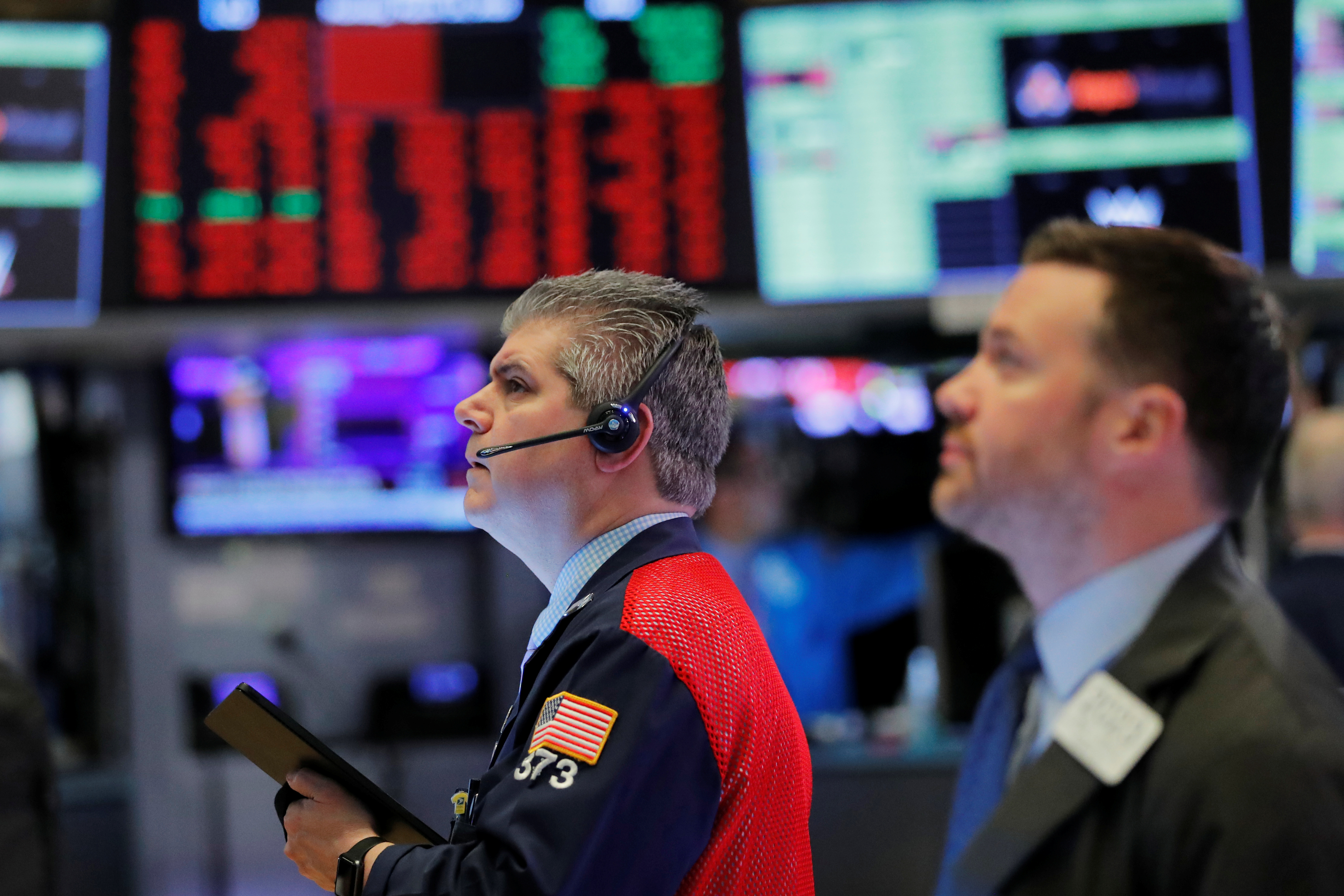 Traders work on the floor of the New York Stock Exchange in New York, U.S., March 16, 2020. REUTERS/Lucas Jackson