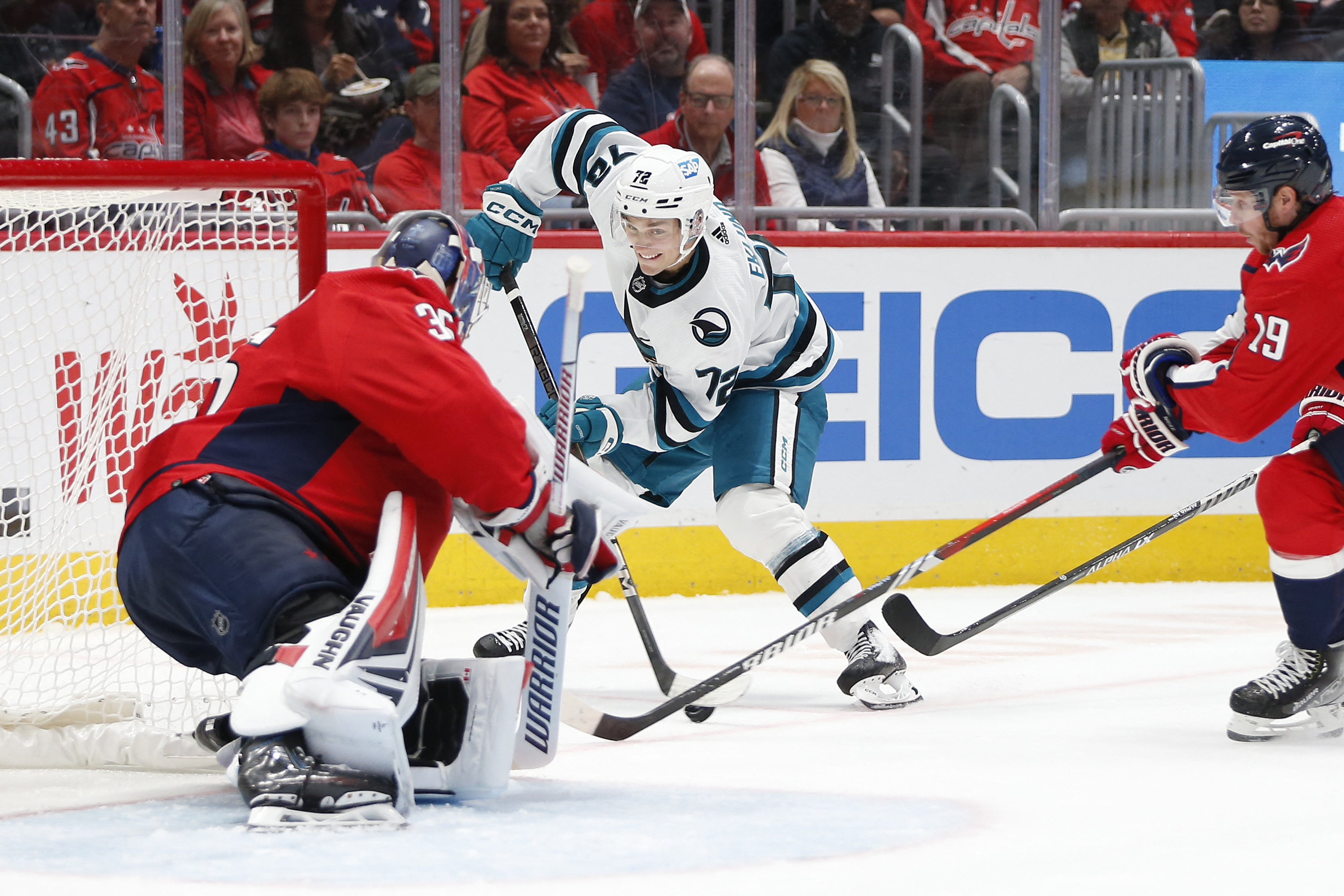 Tom Wilson helps Capitals top winless Sharks | Reuters