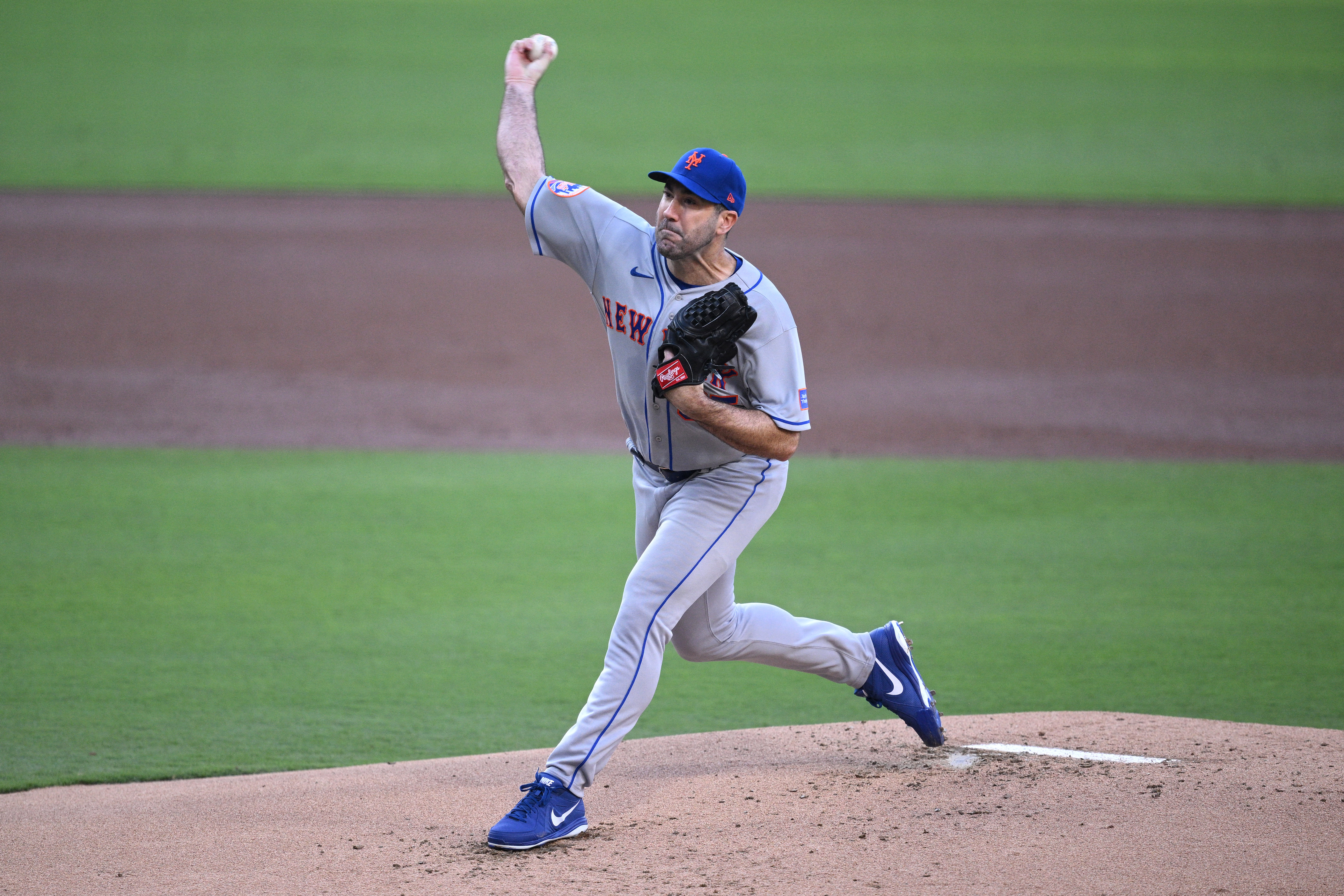 Mets take opener from Padres in 10 innings