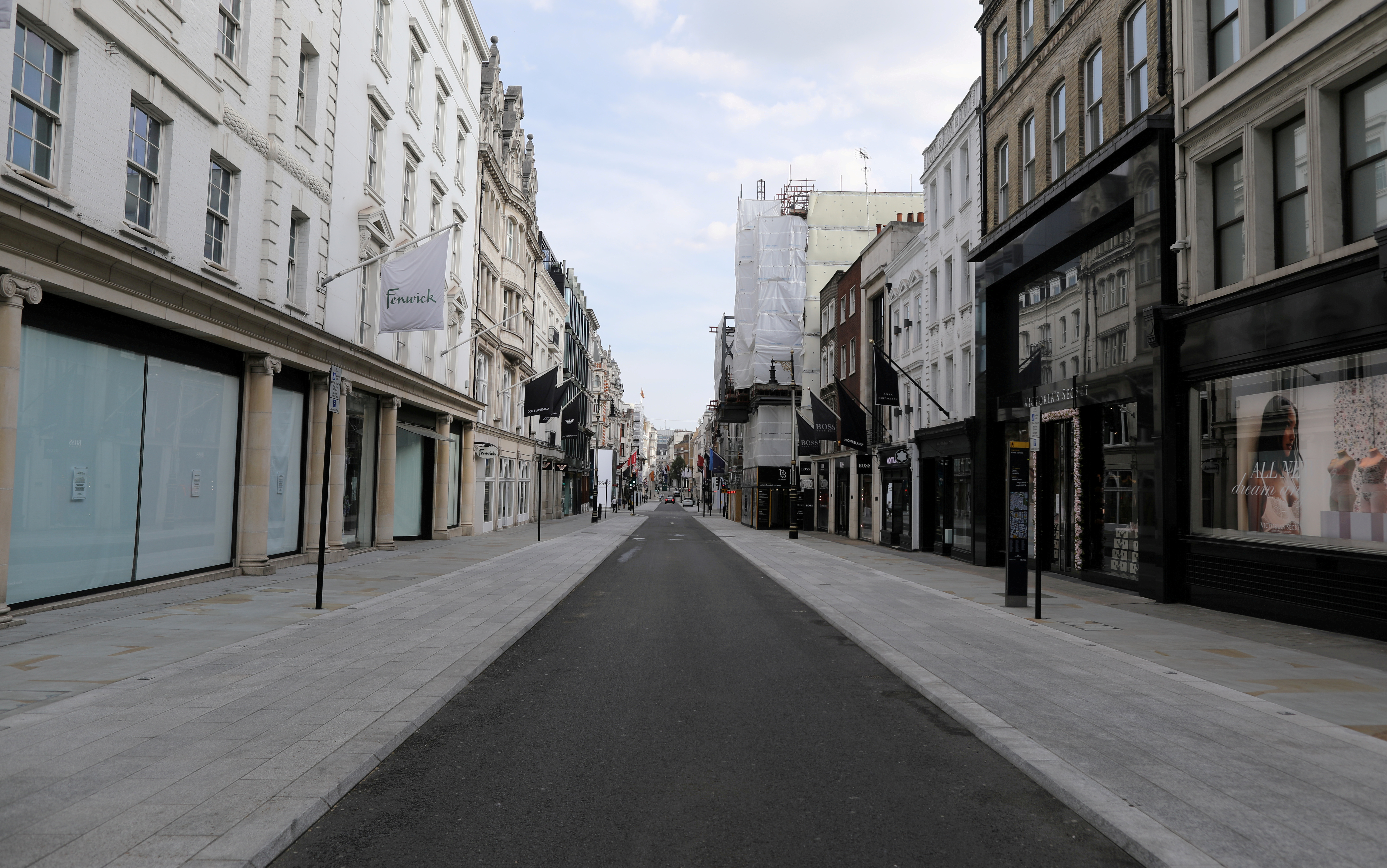 General view of the deserted New Bond Street with its closed shops, following the outbreak of the coronavirus disease (COVID-19), London, Britain, May 7, 2020. REUTERS/Simon Dawson//File Photo