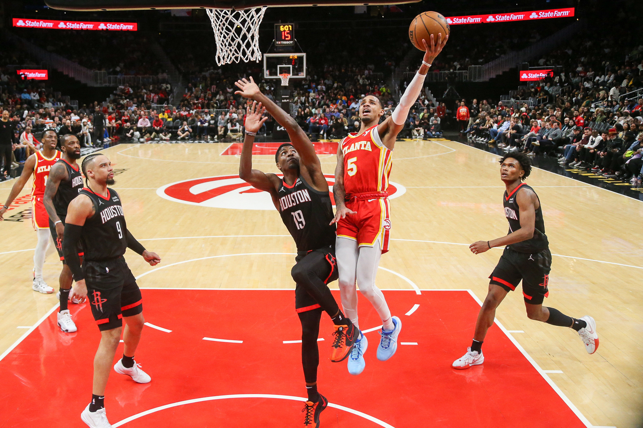 Dejounte Murray, Hawks too much for Rockets to handle | Reuters