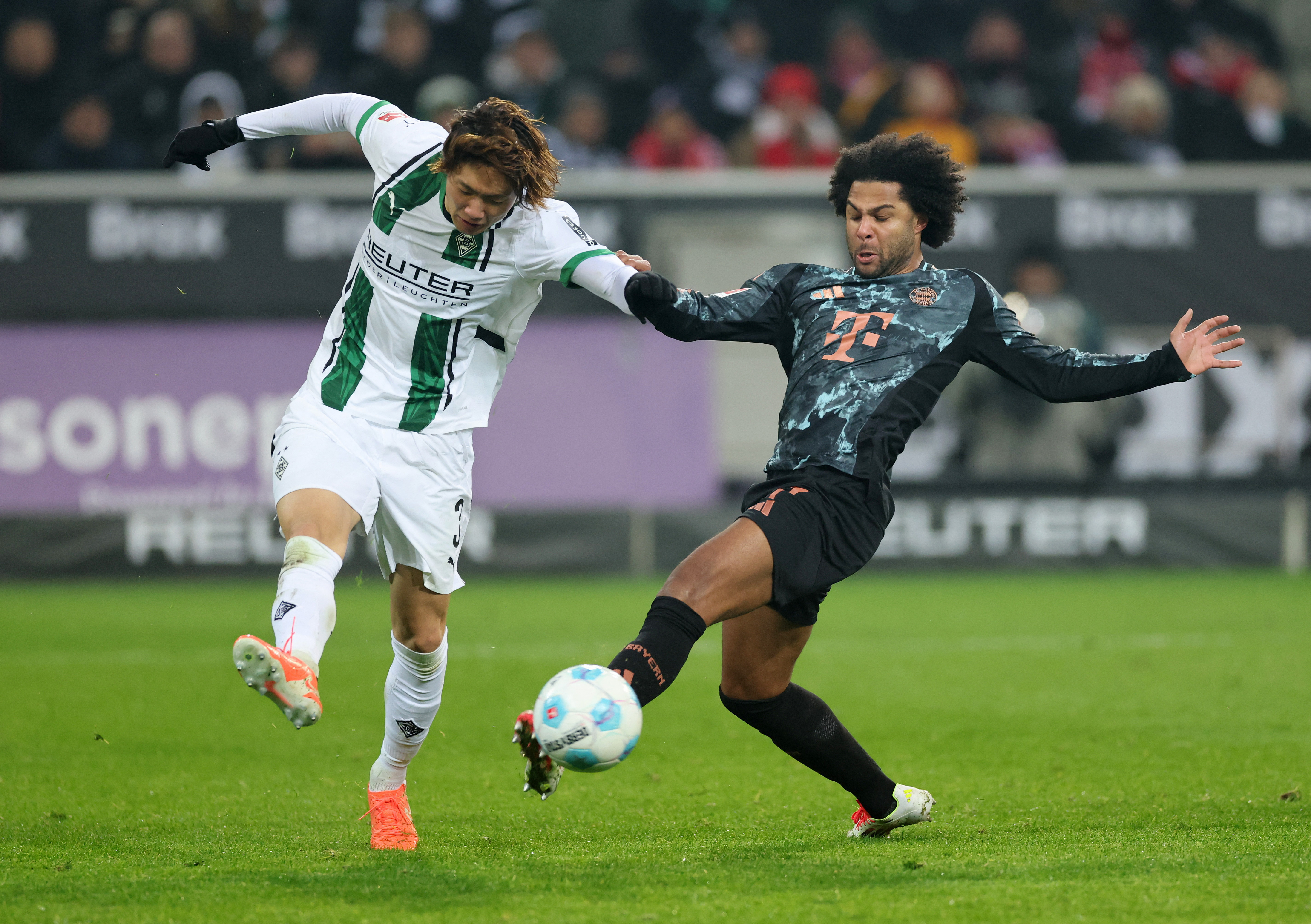 サッカー＝板倉フル出場のボルシアMG、バイエルンに惜敗 | ロイター