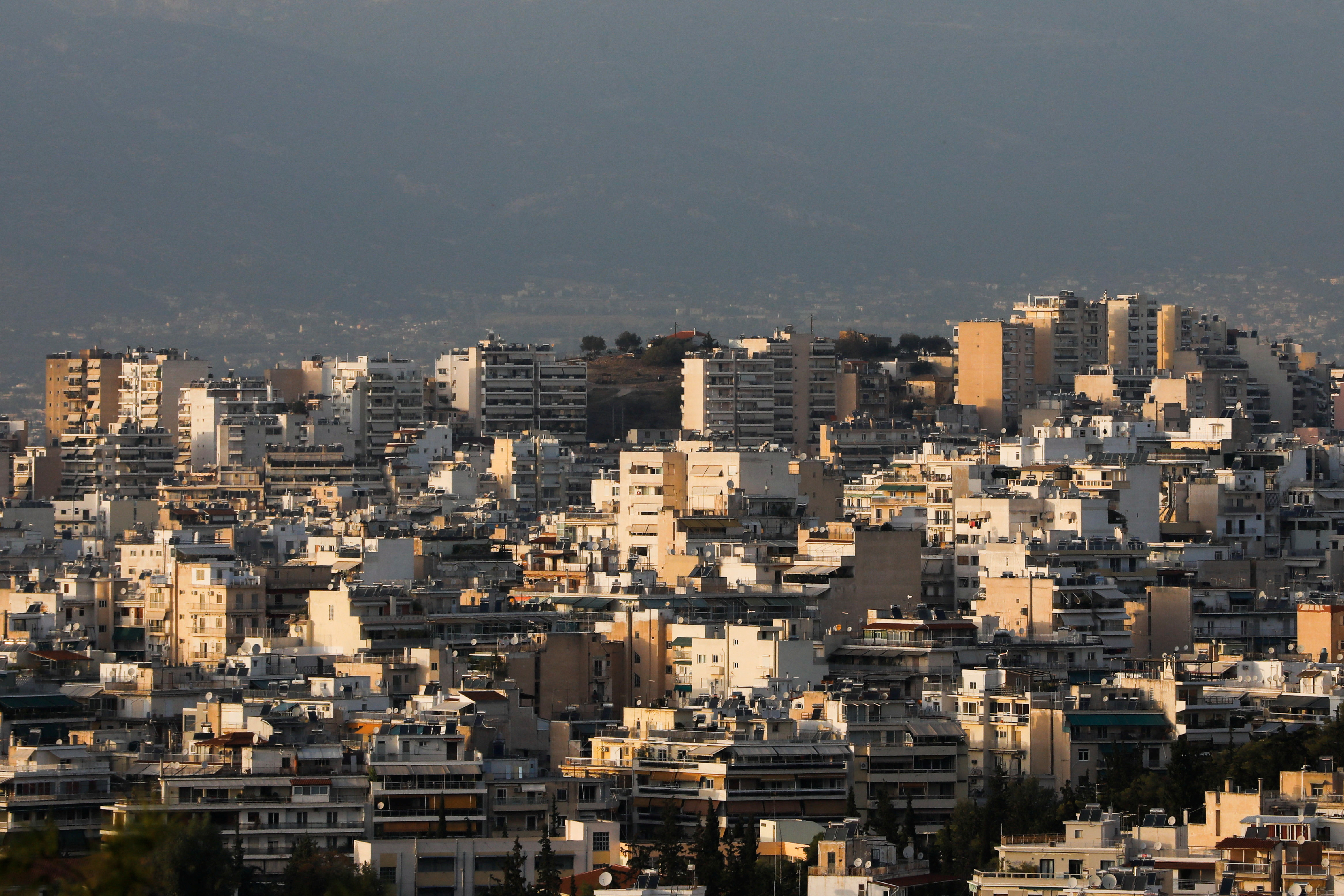 Η Standard & Poor’s αναβάθμισε την Ελλάδα σε επενδυτική βαθμίδα για πρώτη φορά μετά την κρίση του 2010