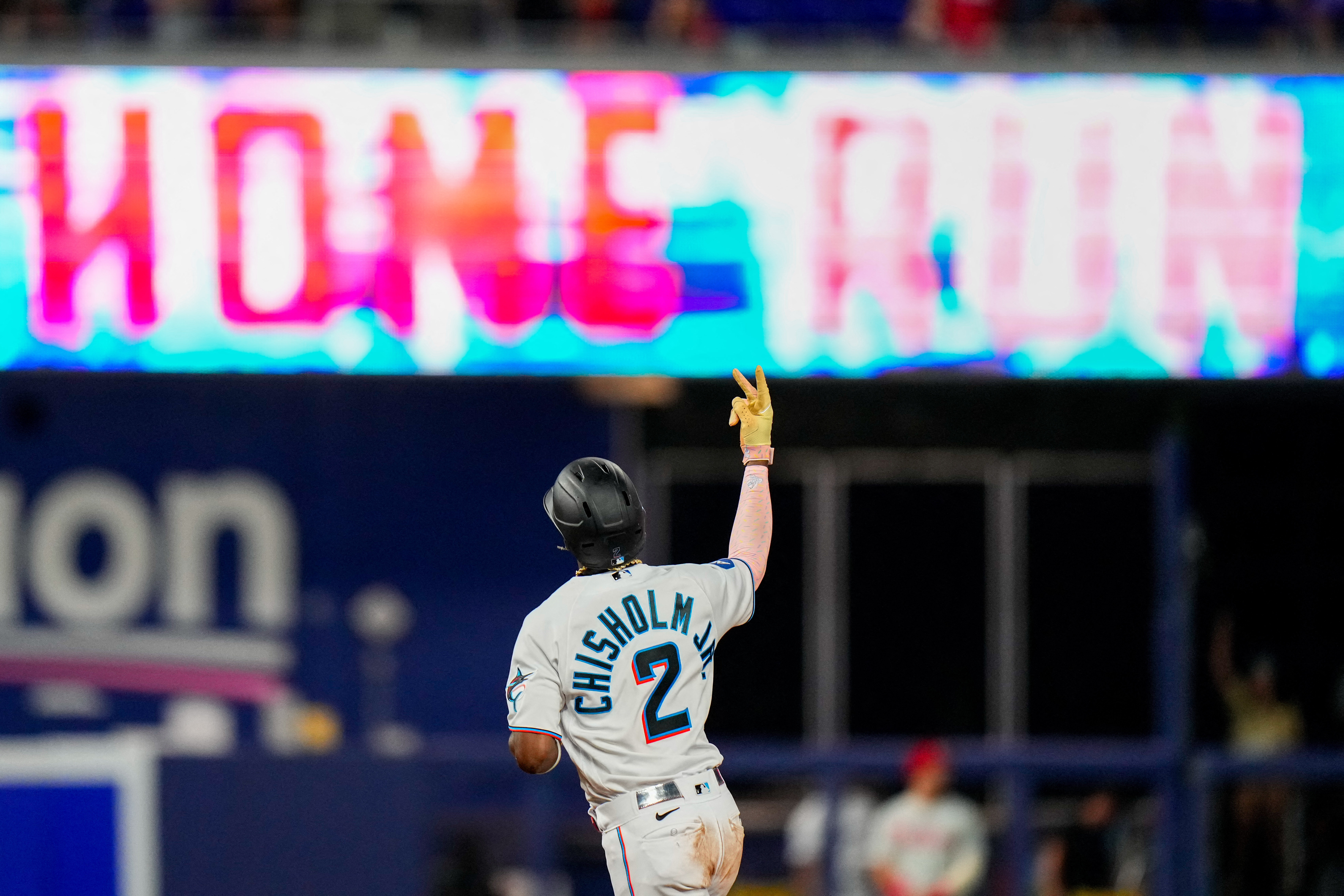MLB roundup: Marlins rally repeatedly, beat Phils in 12