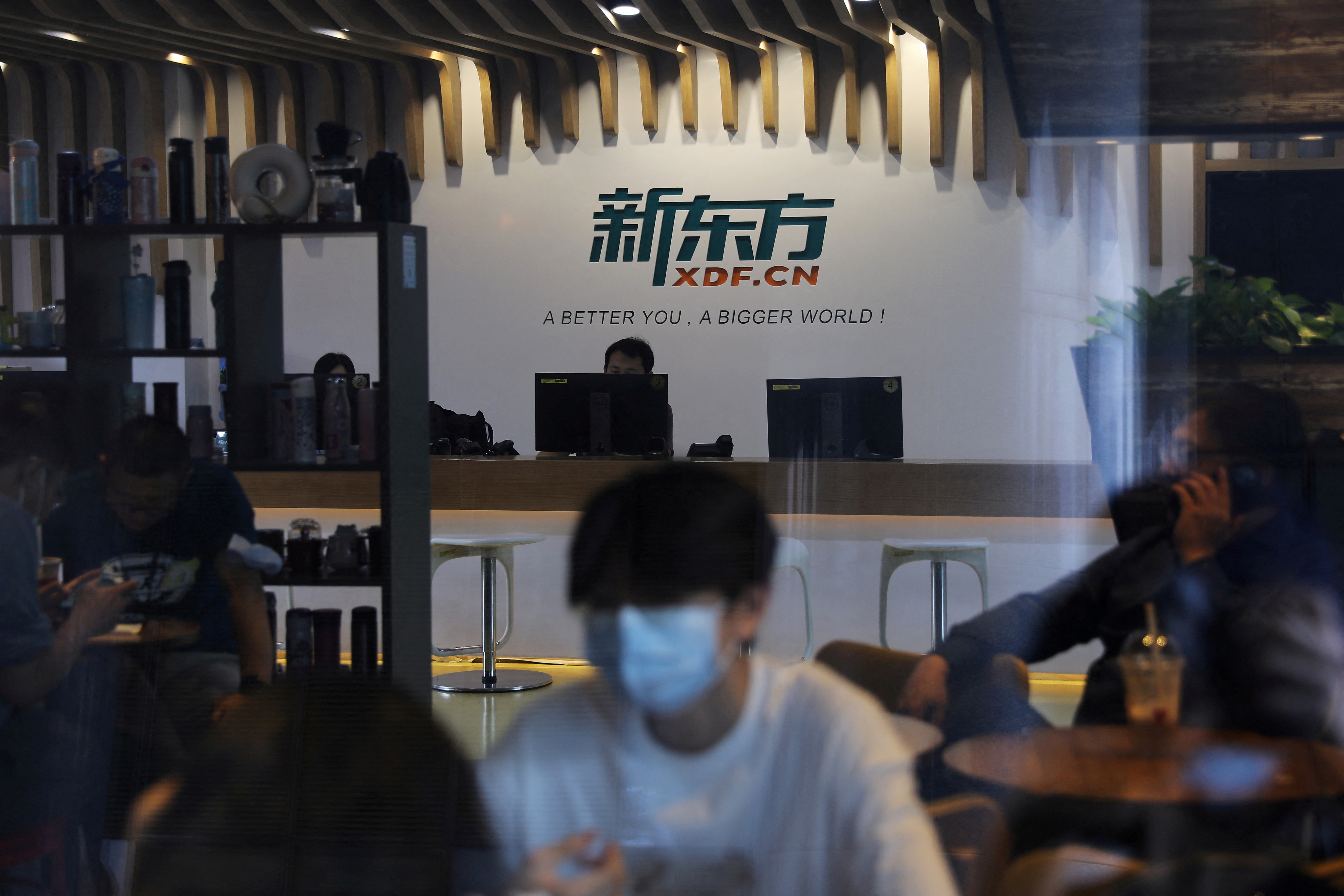 Chinas New Oriental education giant finds new life in English live streaming Reuters