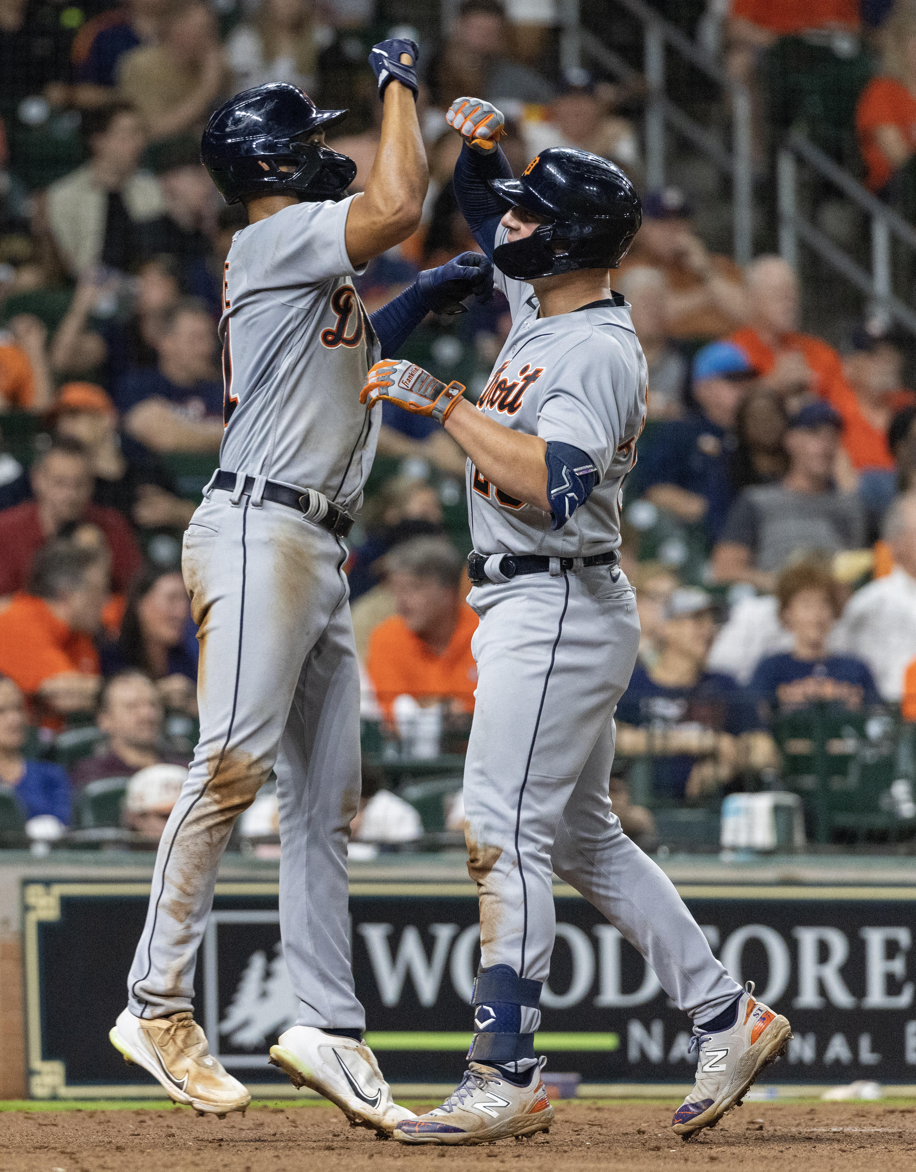 Castillo strikes out 10 as Mariners beat Pirates 5-0 - The Columbian