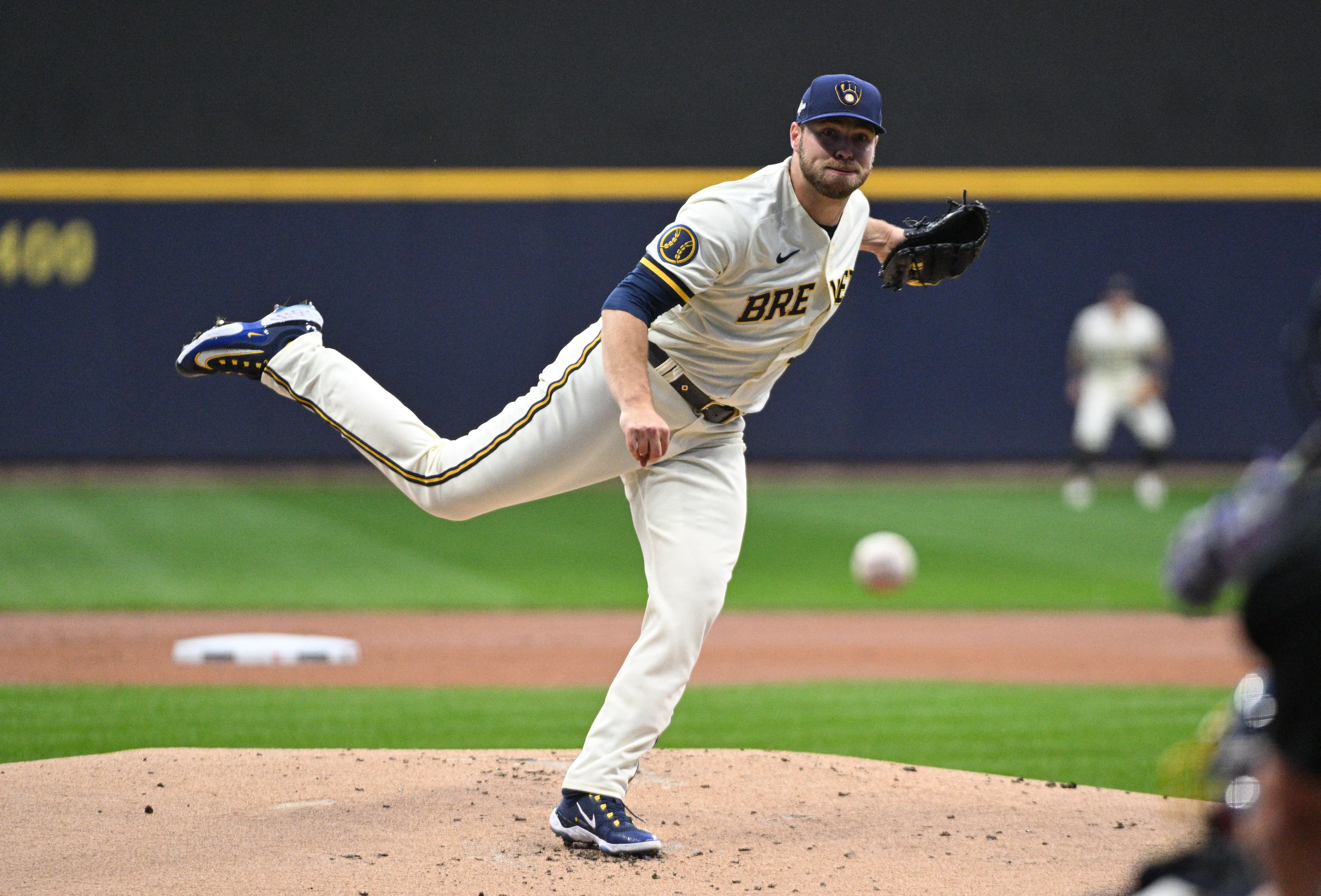 Early homers send D-backs to Game 1 win over Brewers