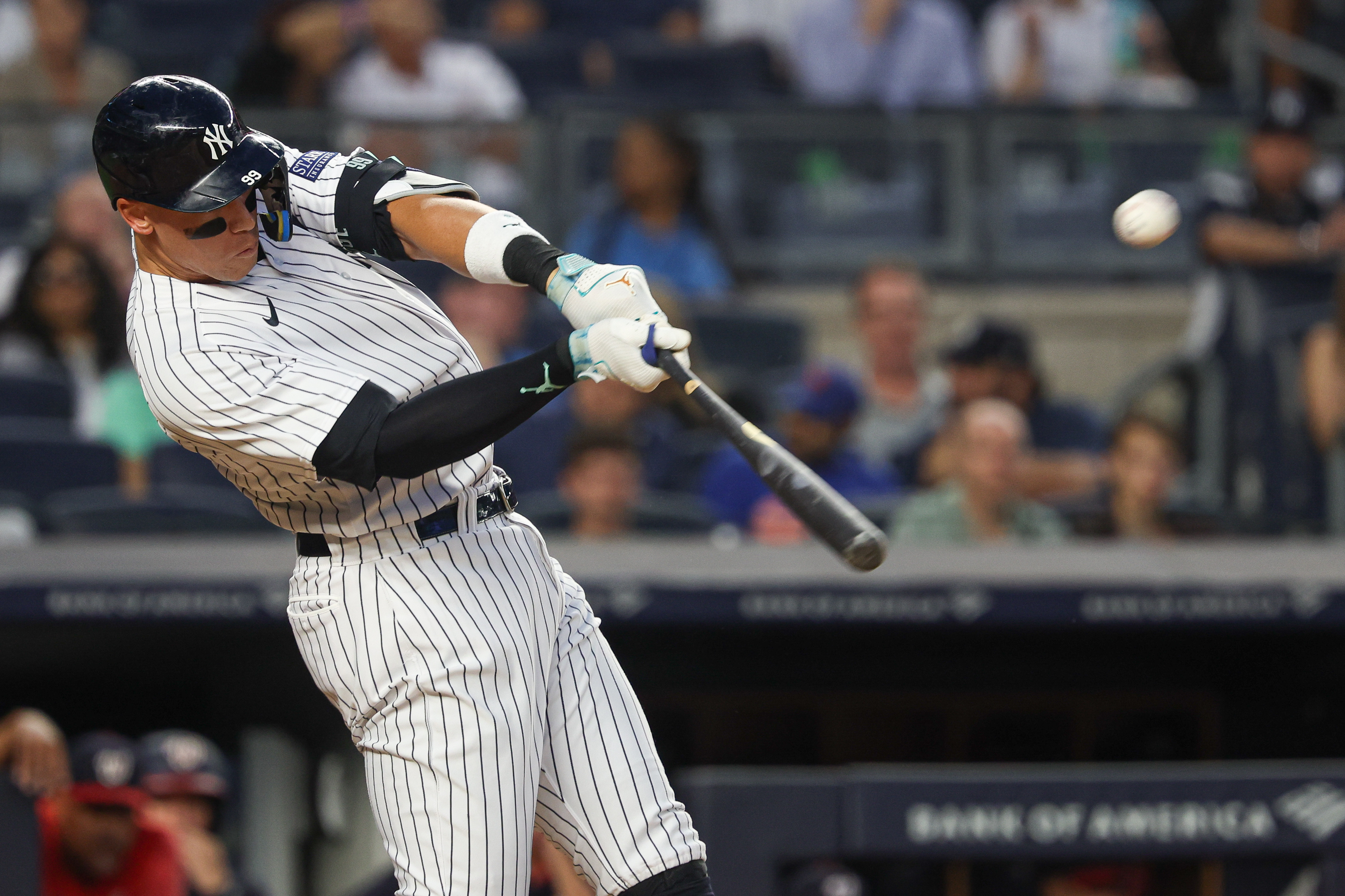 New York Yankees: Aaron Judge removed from game because turf