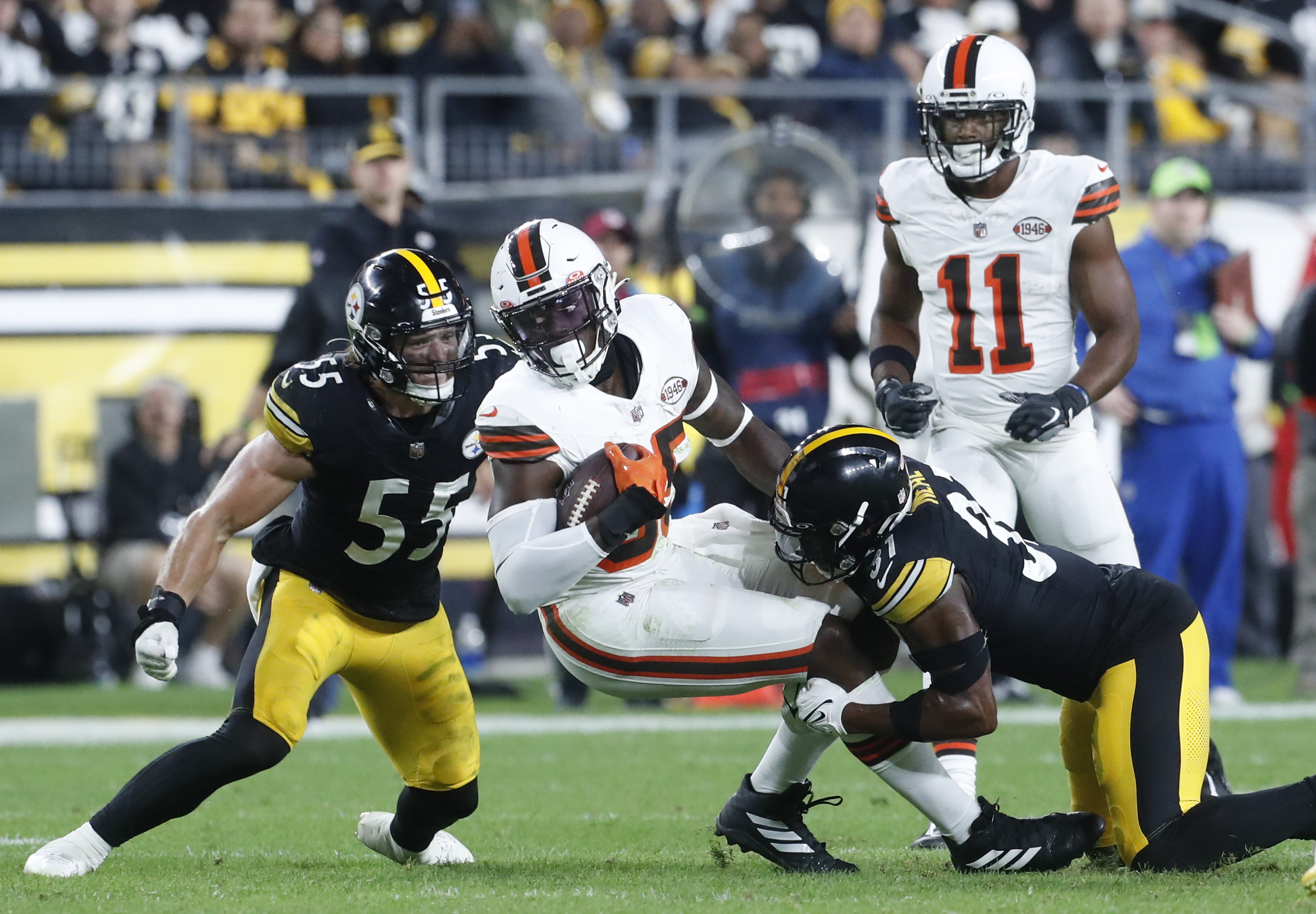 Defensive Tds Lift Steelers To Another Home Win Over Browns 