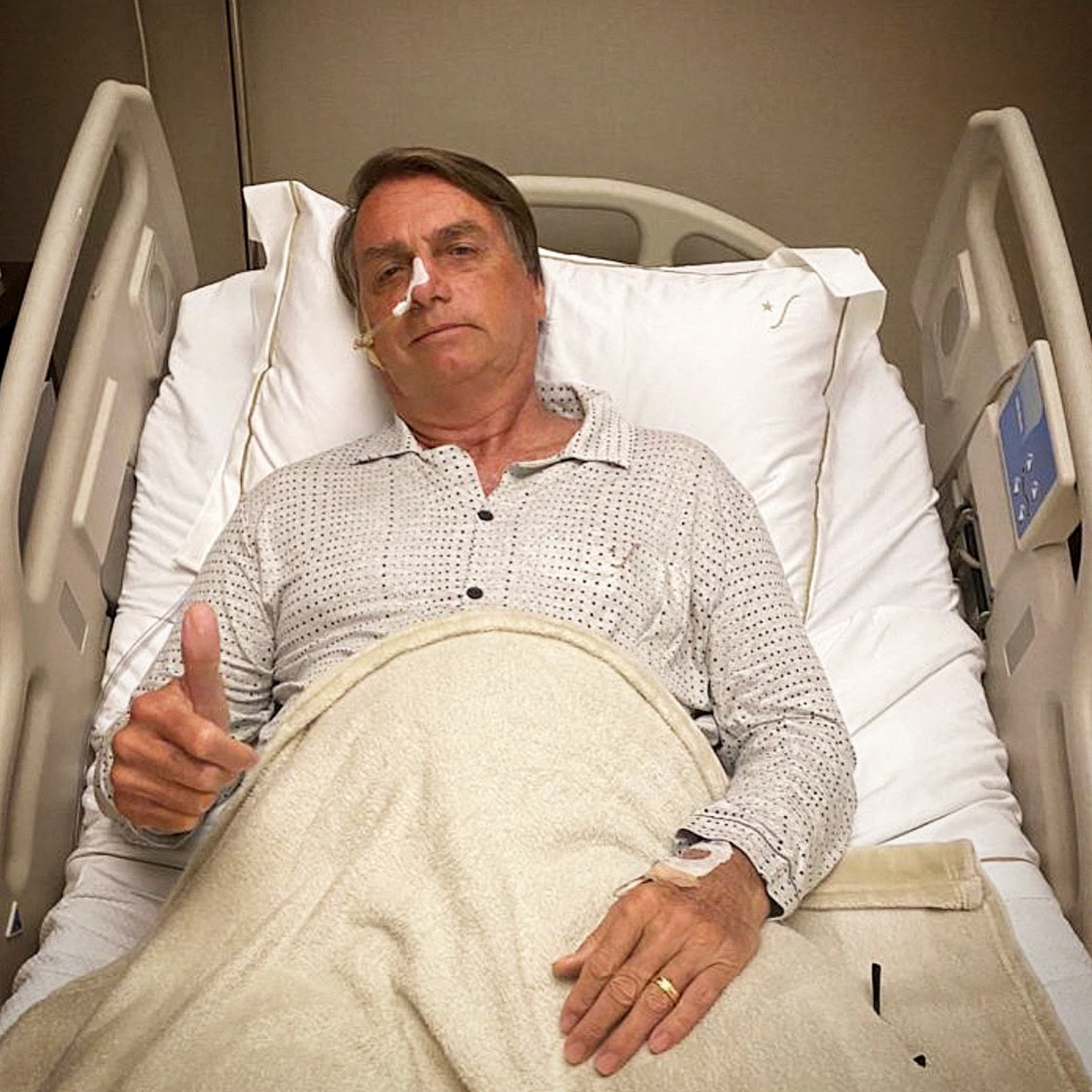 Brazil's President Jair Bolsonaro gestures while being hospitalized due to an intestinal blockage in Sao Paulo, Brazil January 3, 2022 in this picture obtained from social media. @jairbolsonaro via Twitter/via REUTERS  