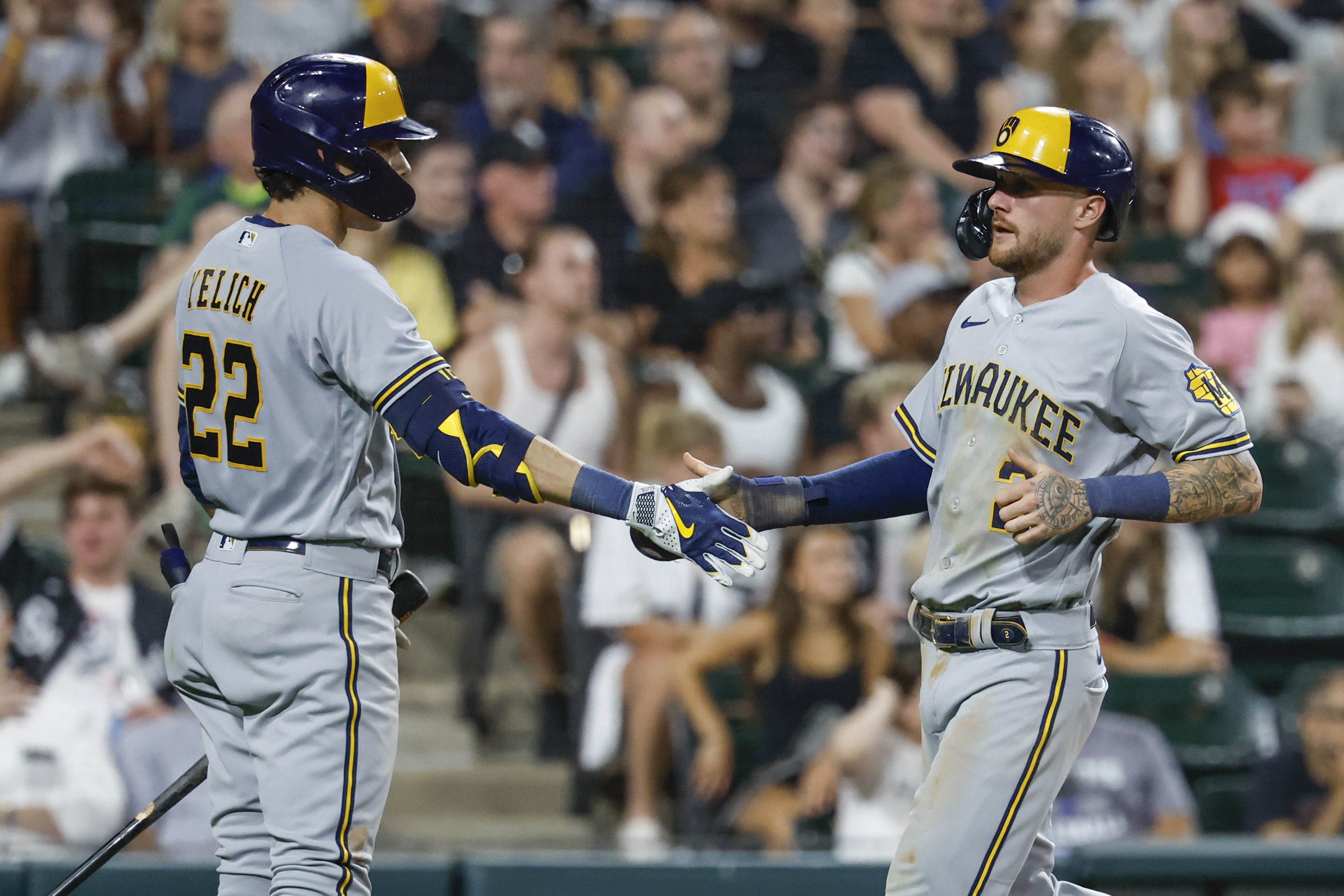Canha double in 10th lifts Brewers over White Sox 7-6 as Milwaukee