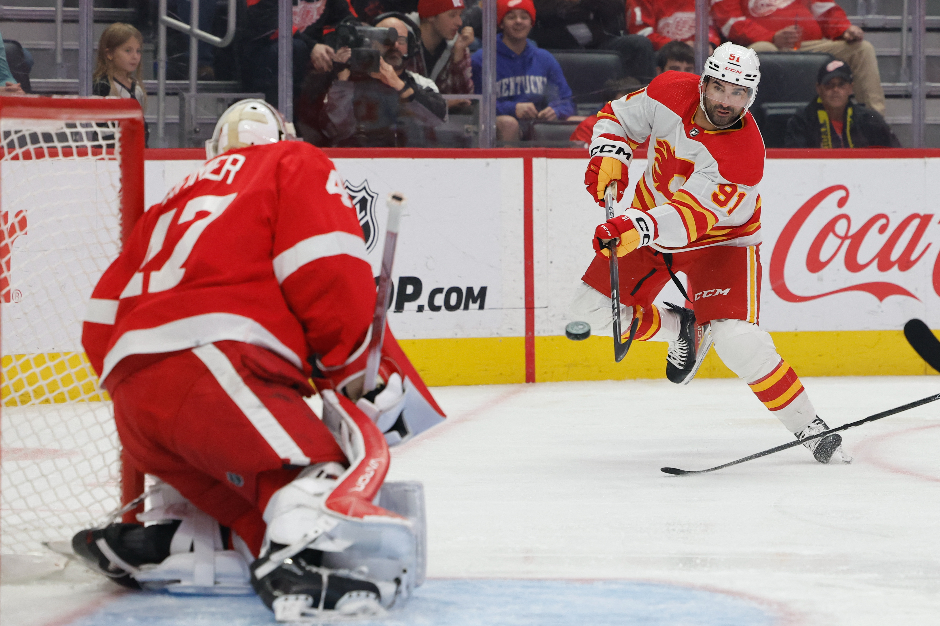 DeBrincat scores 3 goals as Red Wings beat Flames for 5th straight