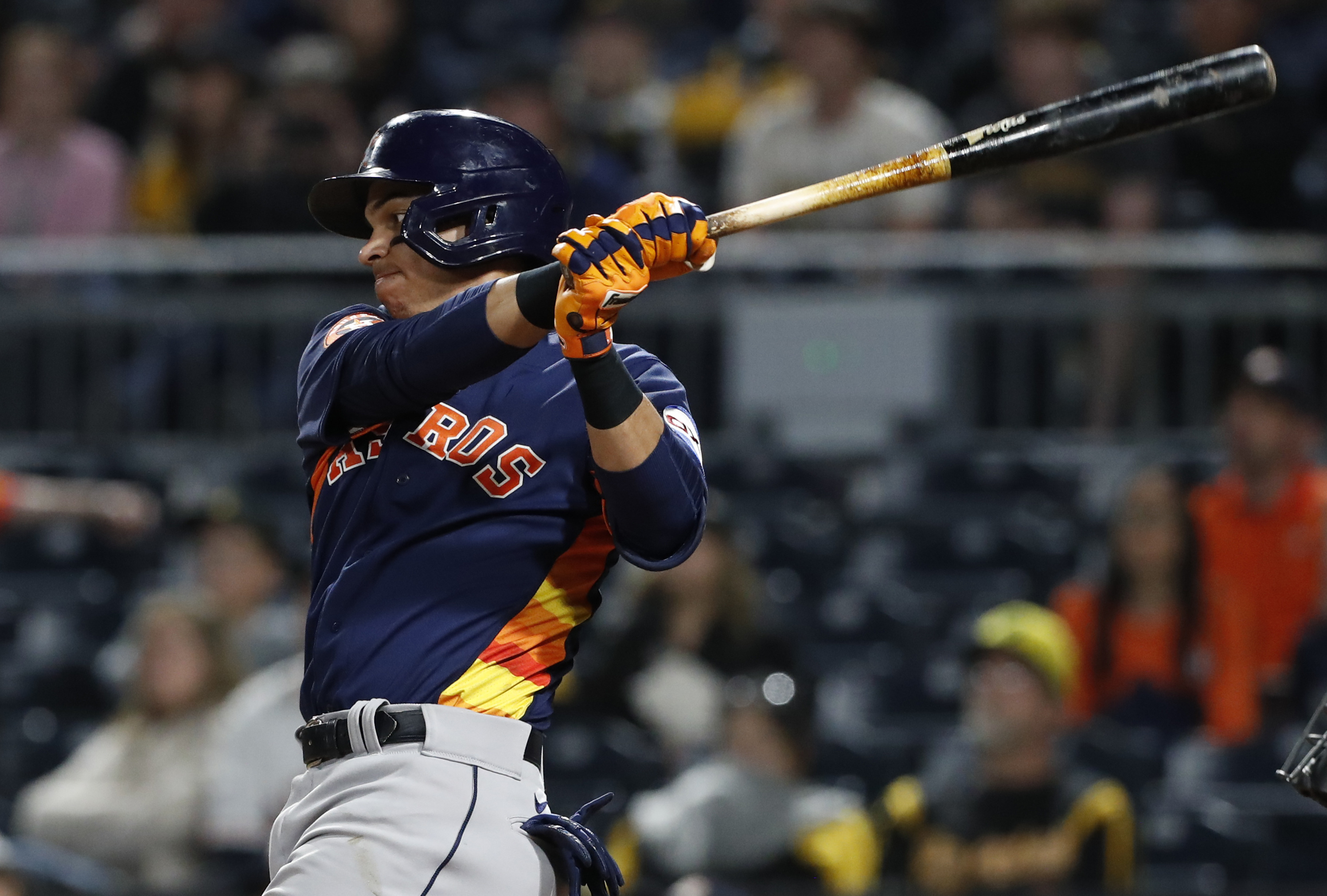 Astros pound out 13 hits, hammer Pirates 8-2