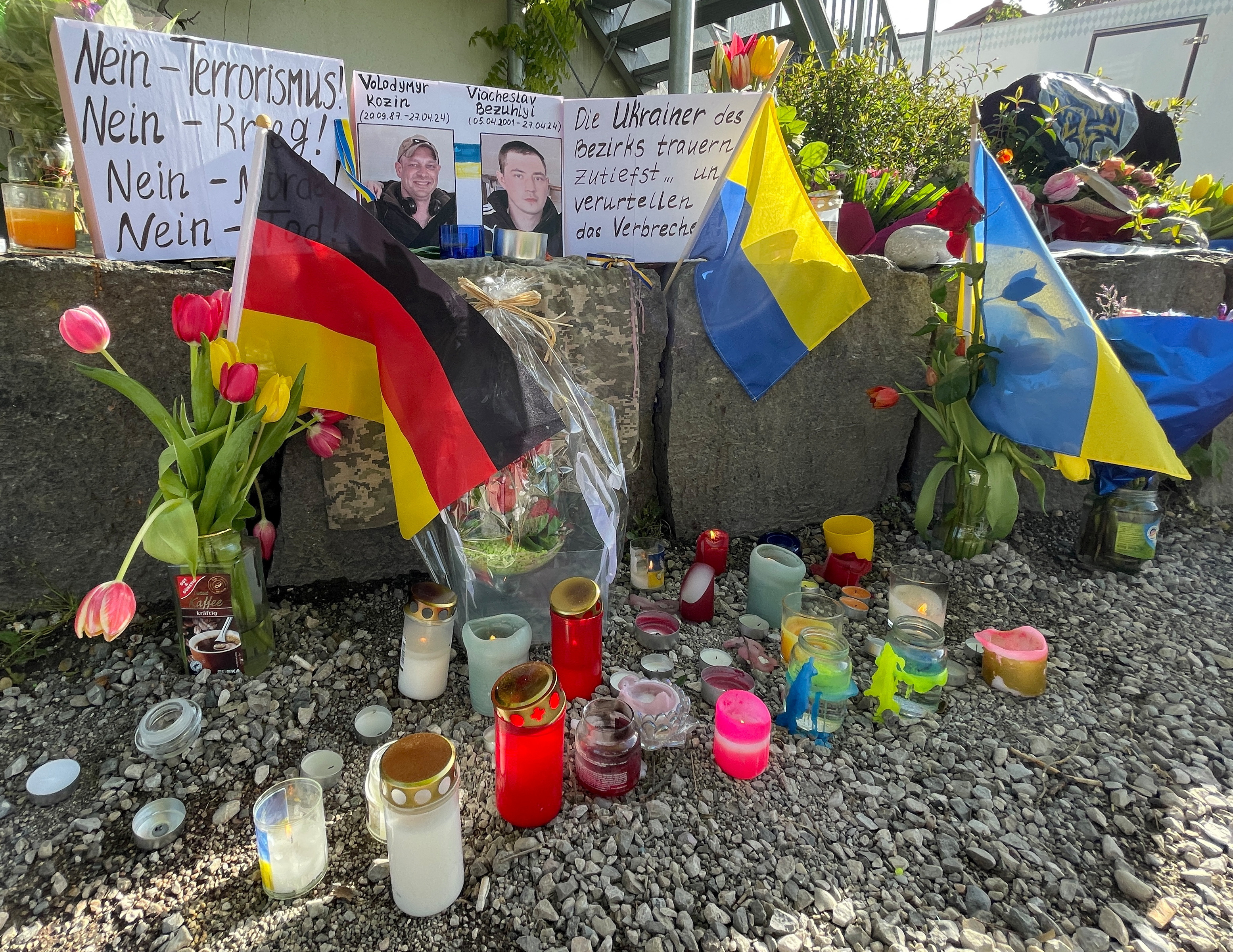 Residents mourn death of two Ukrainian soldiers allegedly killed by a Russian in German town