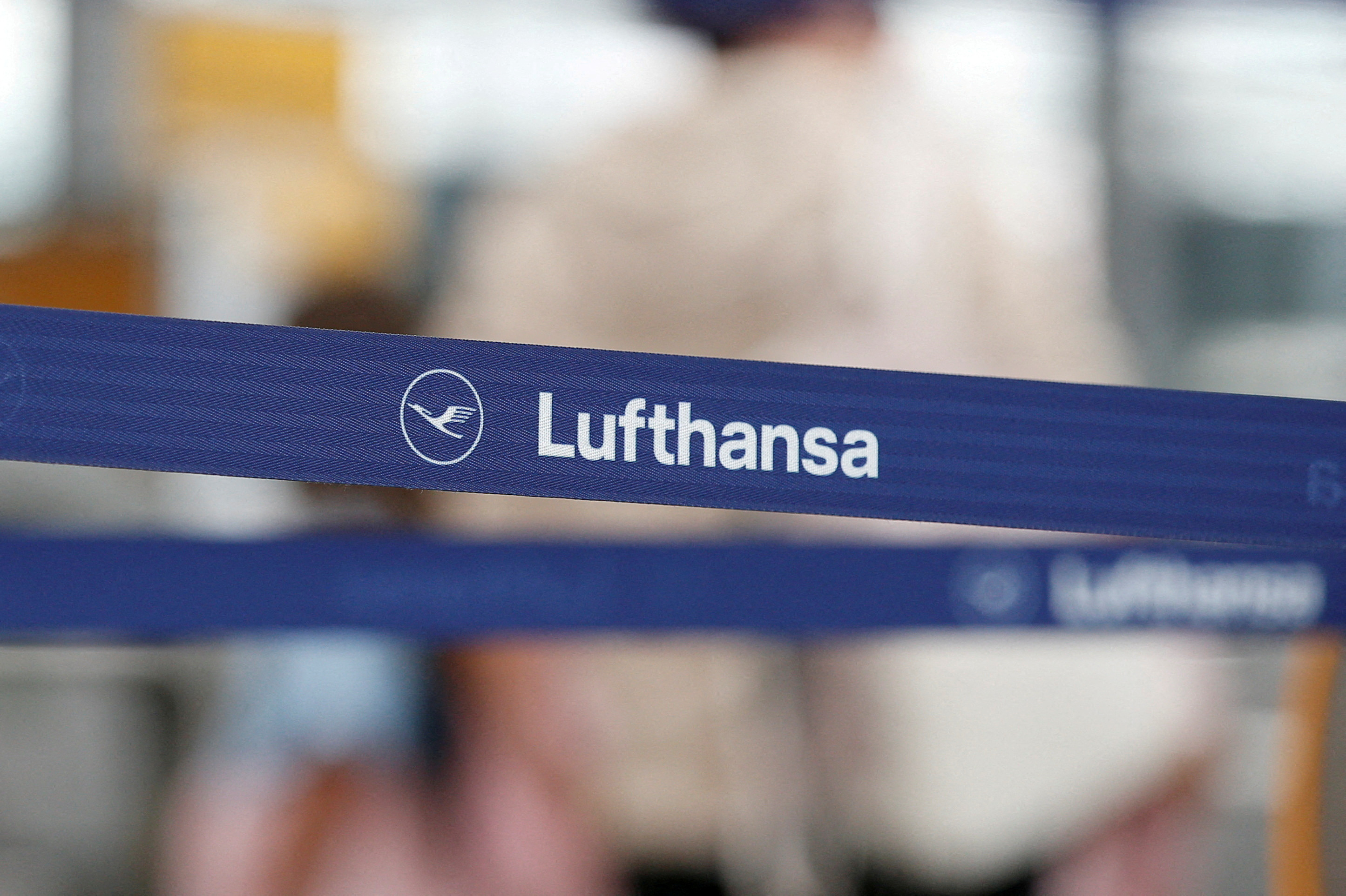 Lufthansa to cancel 800 flights on Friday due to pilots' strike Reuters