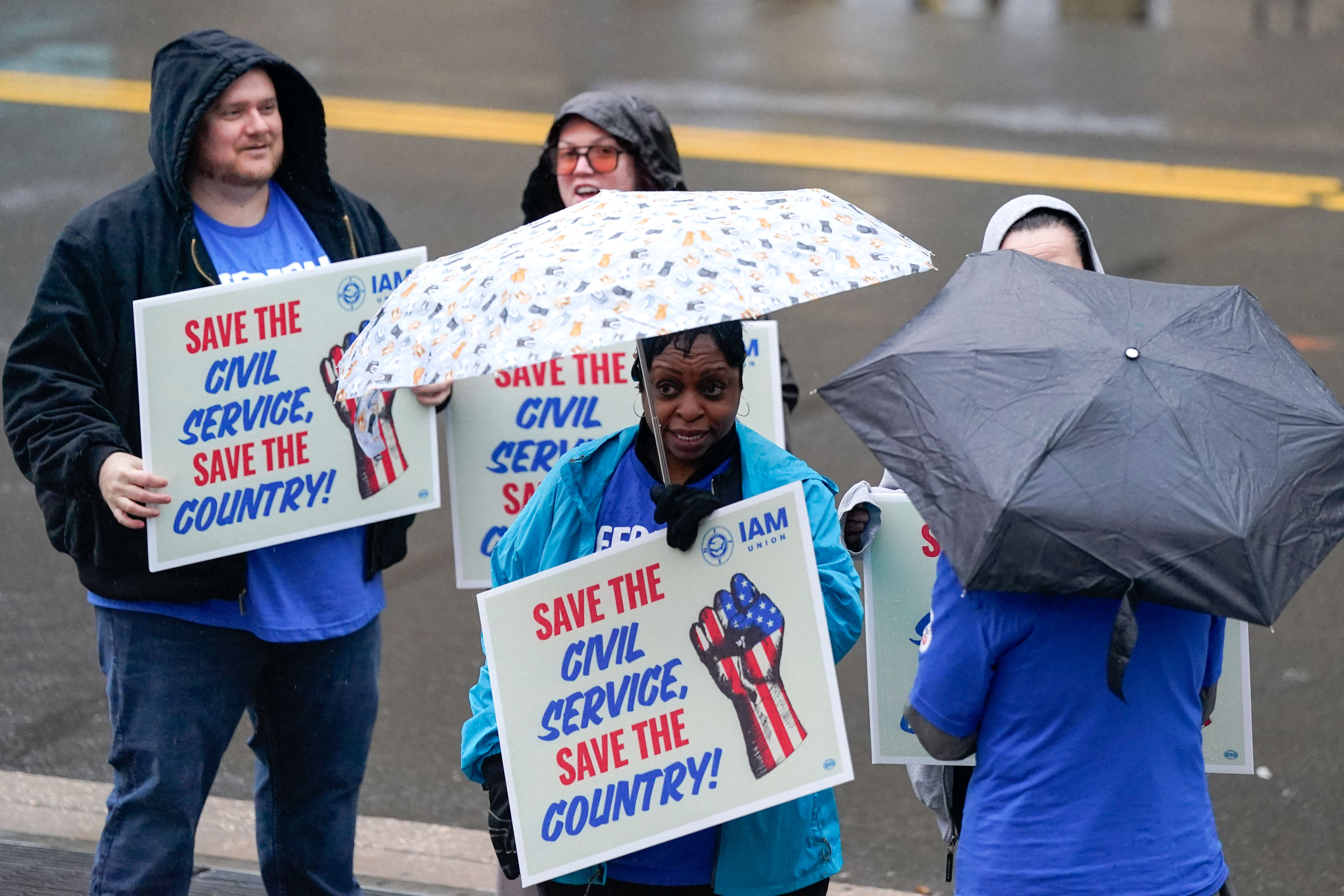 US government faces brain drain as 154,000 federal workers exit this week |  Reuters