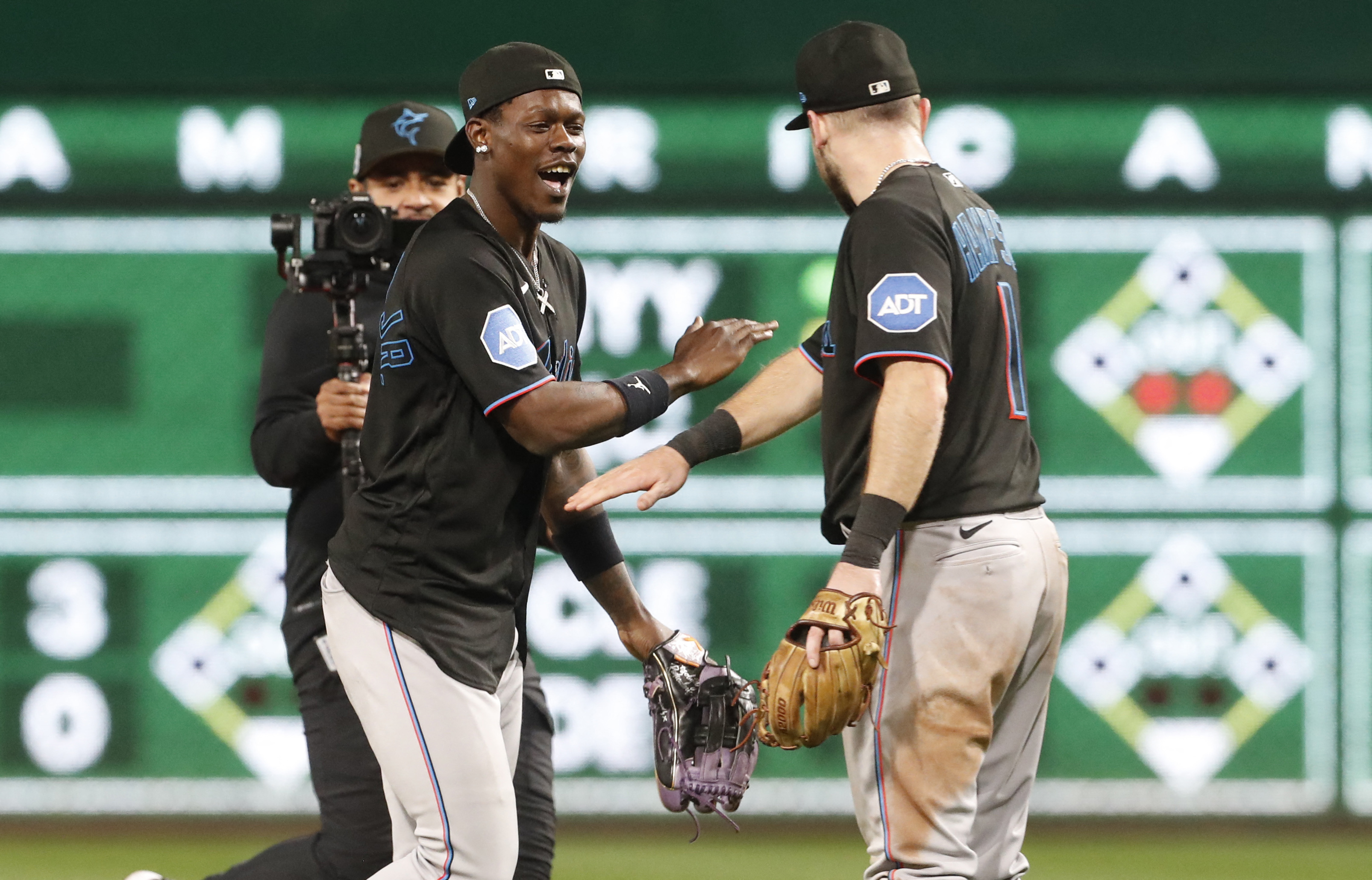 Marlins come back late to top Pirates, Sports