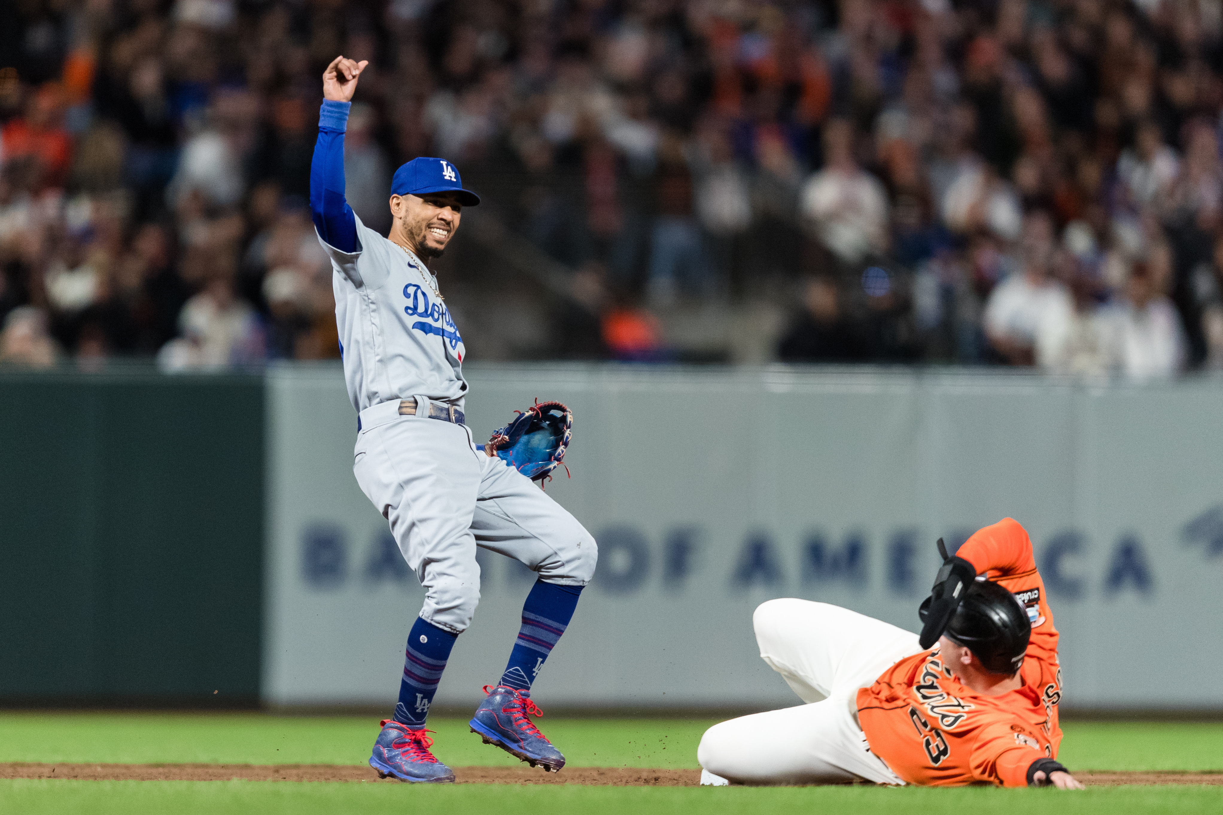 Wilmer Flores' solo homer (23), 09/29/2023