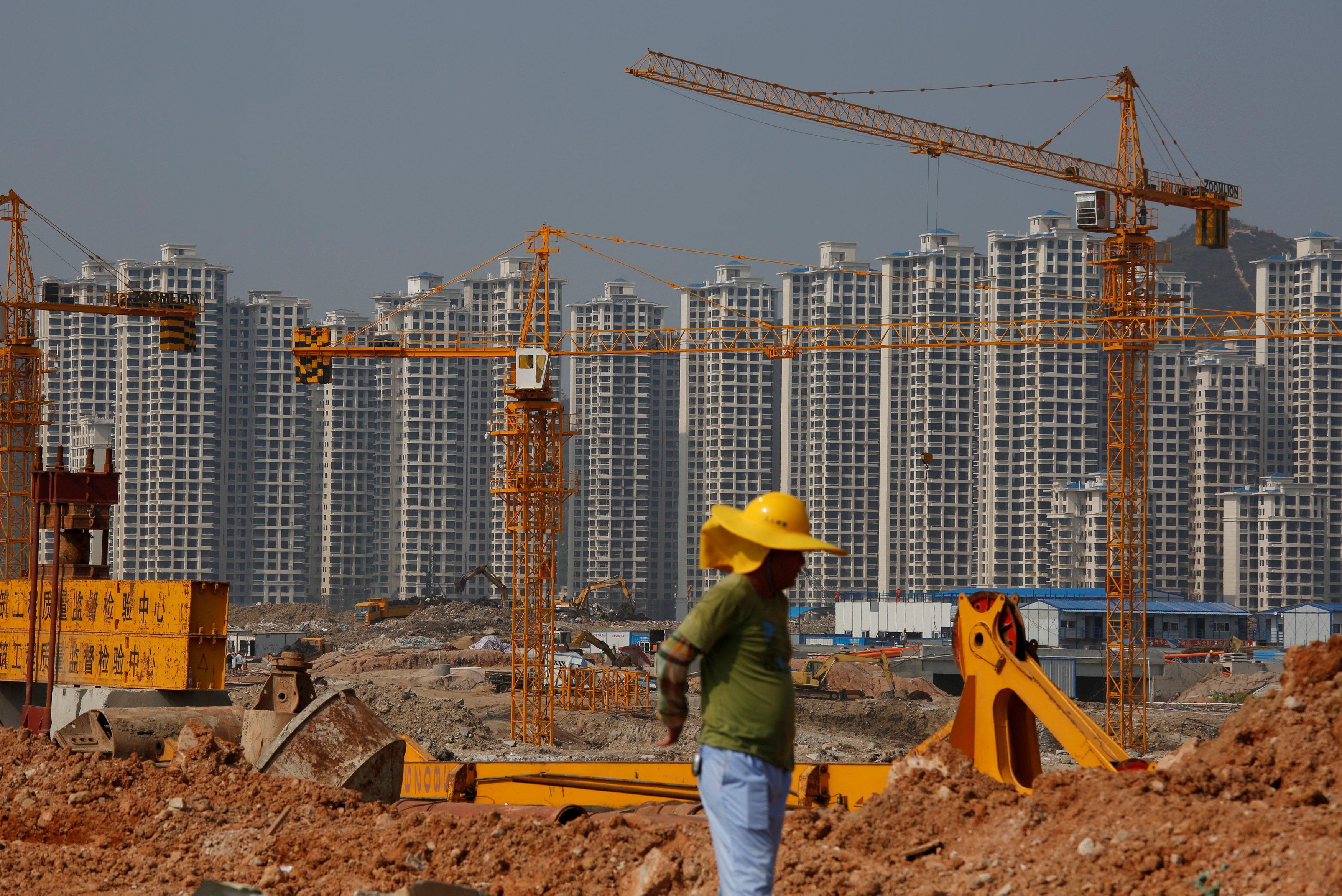 Residential apartments are under construction at Hengqin Island adjacent to Macau, China September 13, 2017.  REUTERS/Bobby Yip