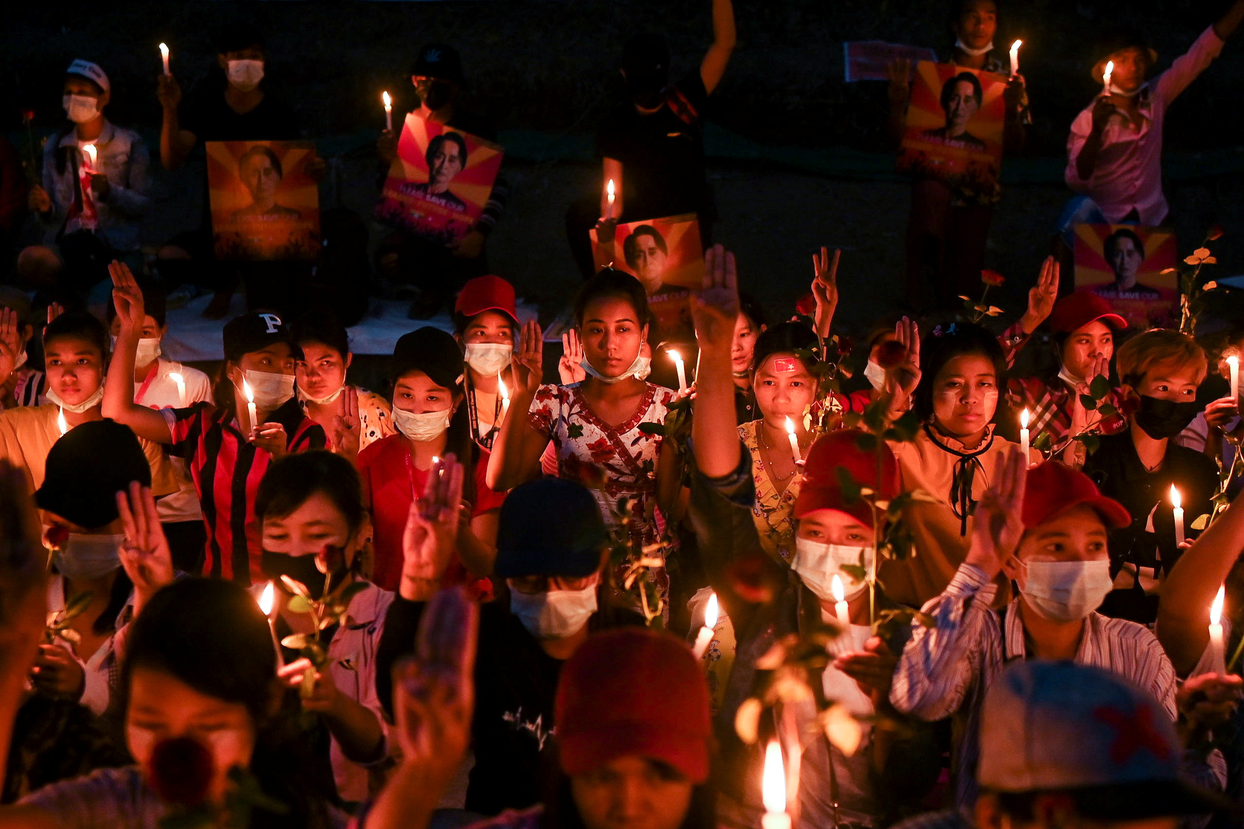 Students strip down in protest – The Lantern