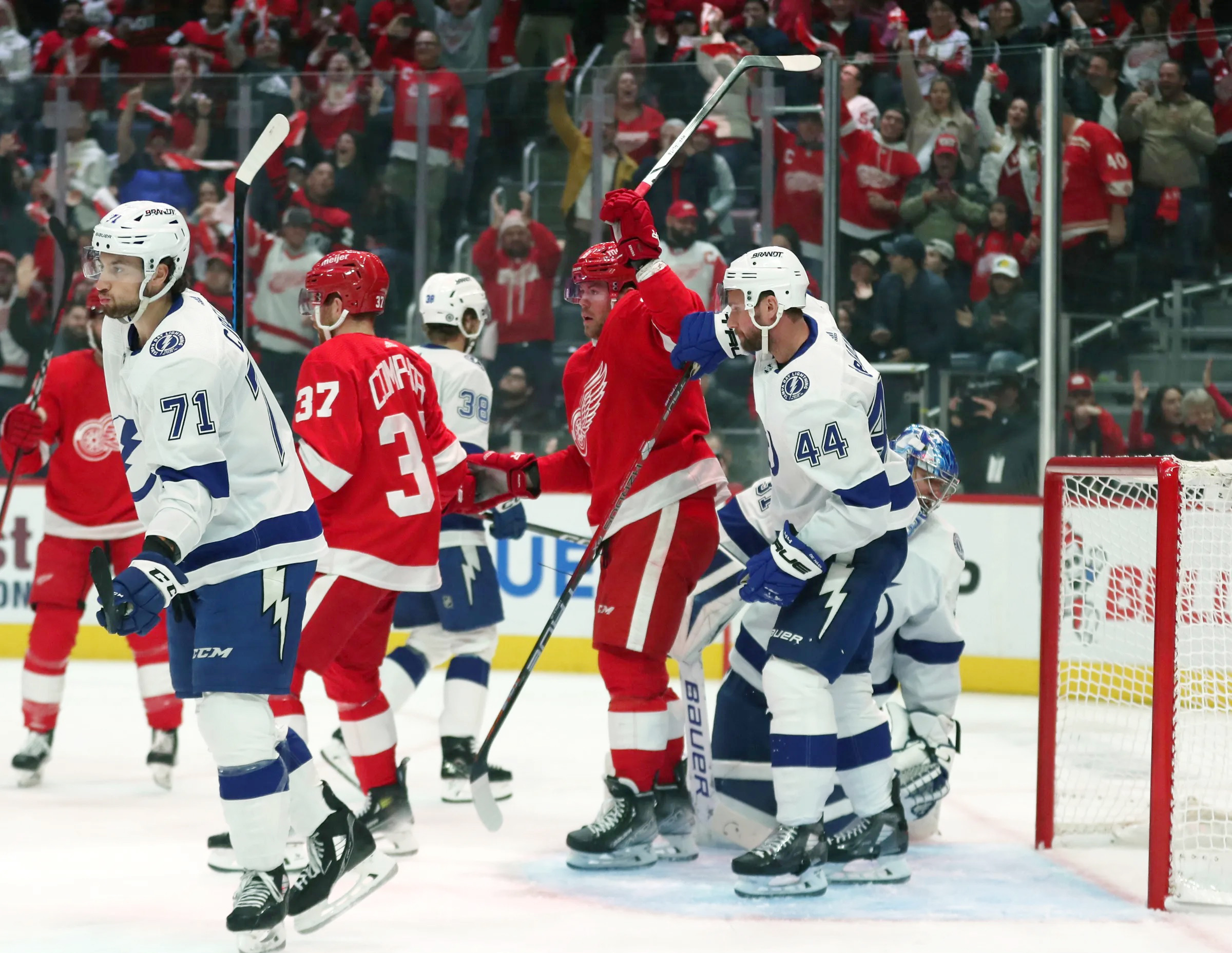 Alex DeBrincat Scores Twice, Powers Red Wings Past Lightning | Reuters